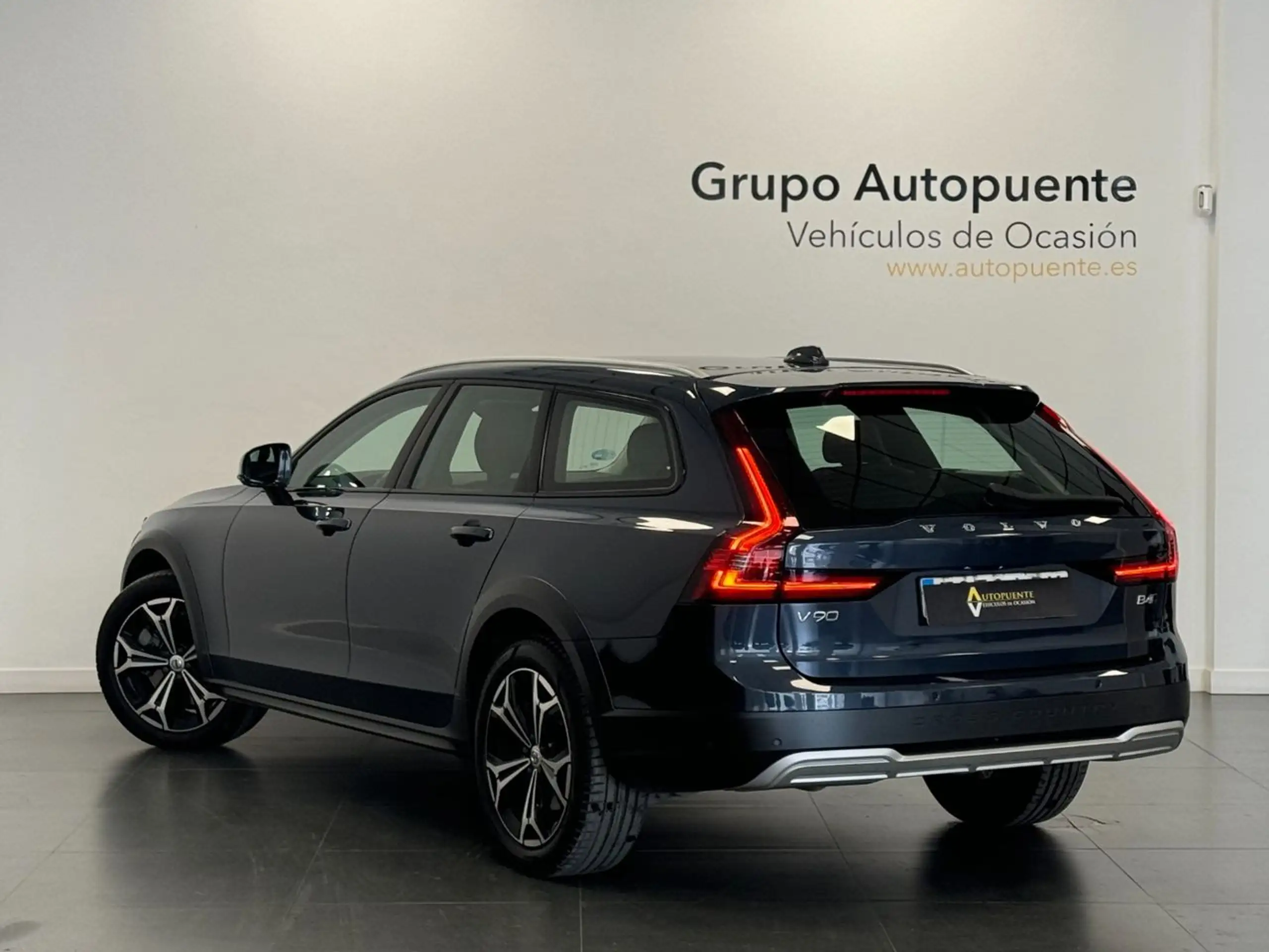 Volvo - V90 Cross Country