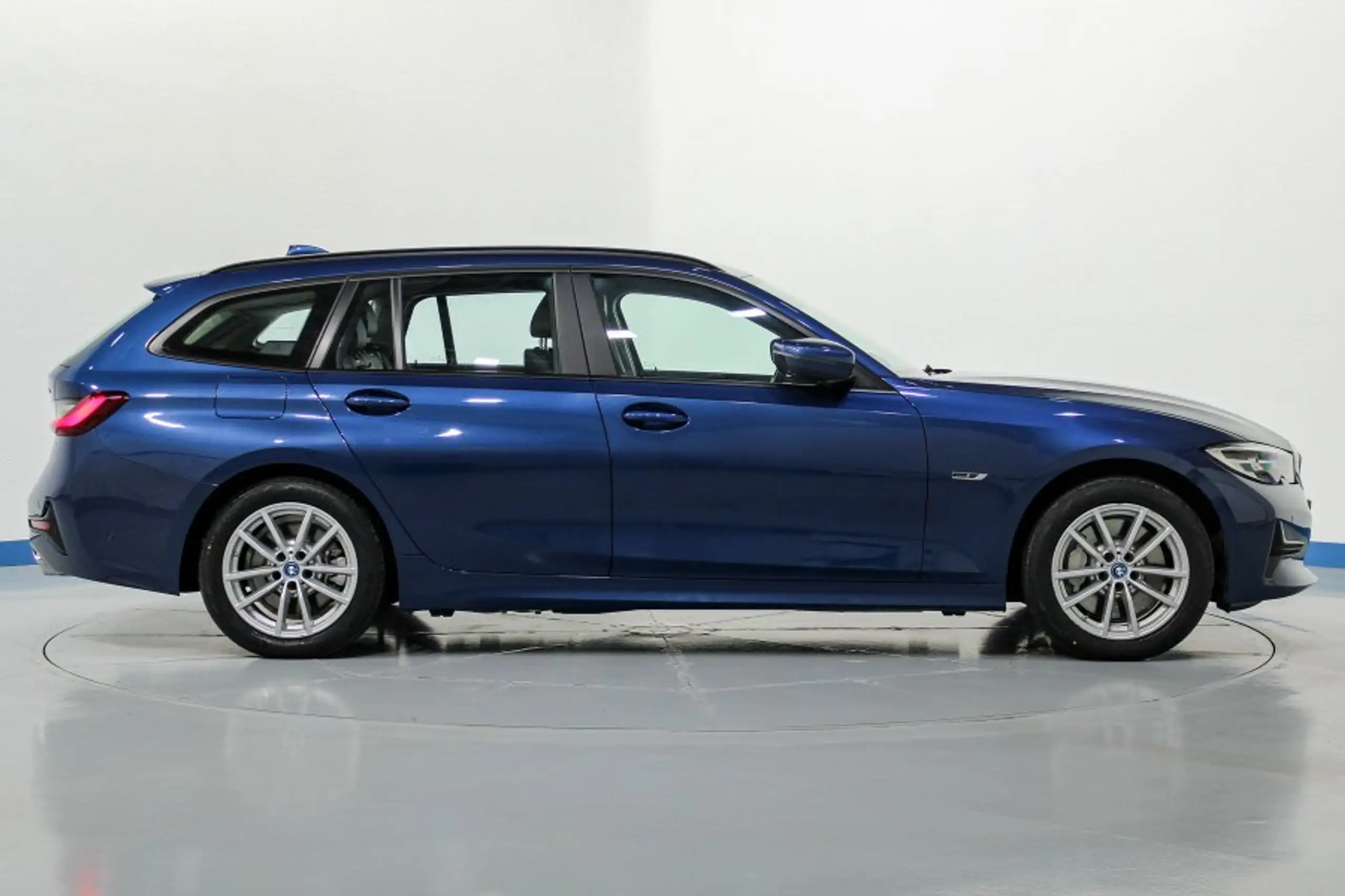 BMW - 330