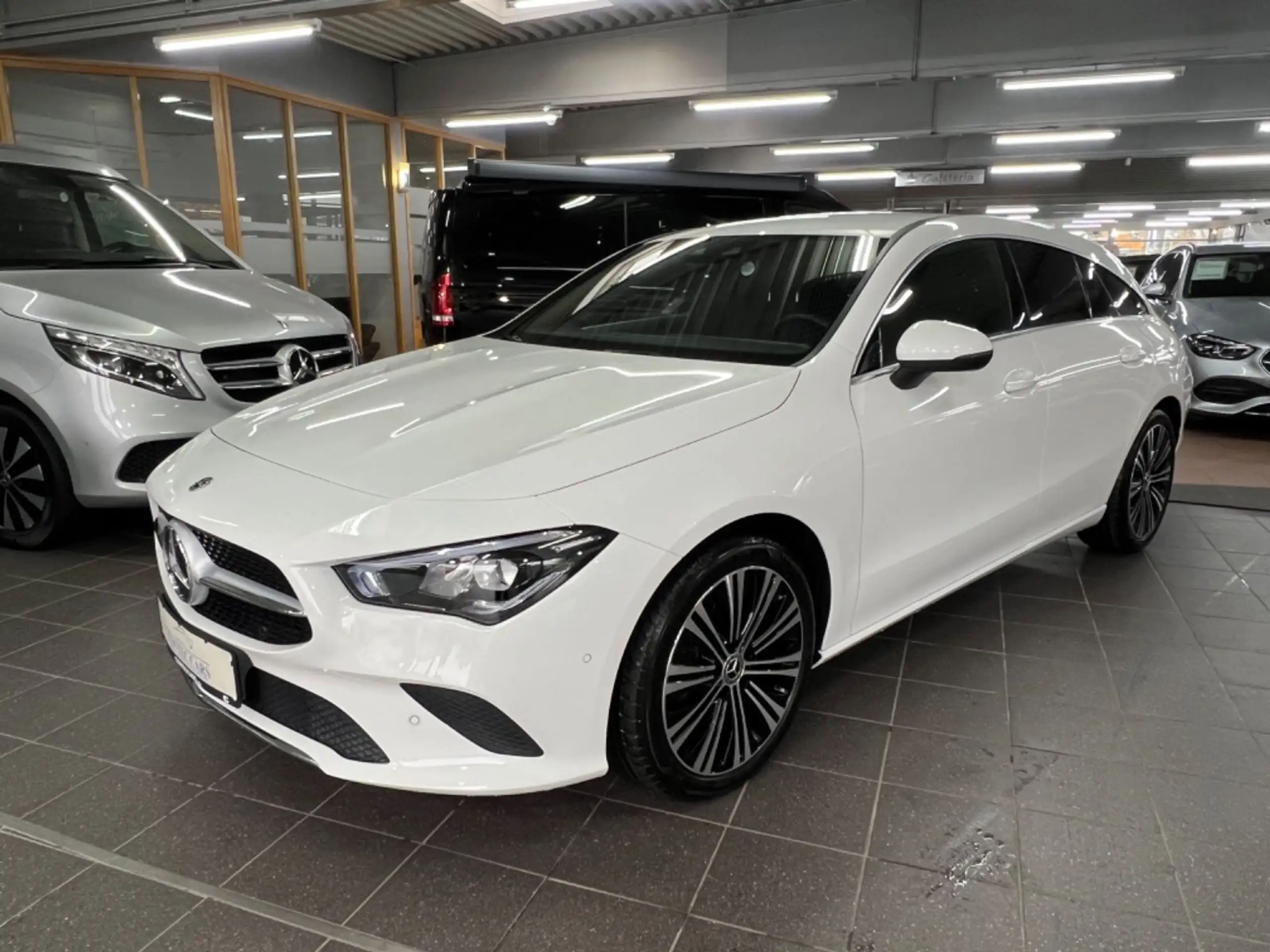 Mercedes-Benz - CLA 200