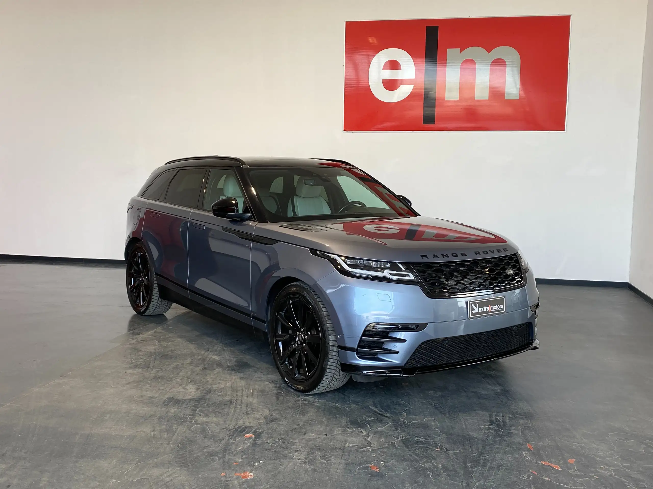 Land Rover - Range Rover Velar