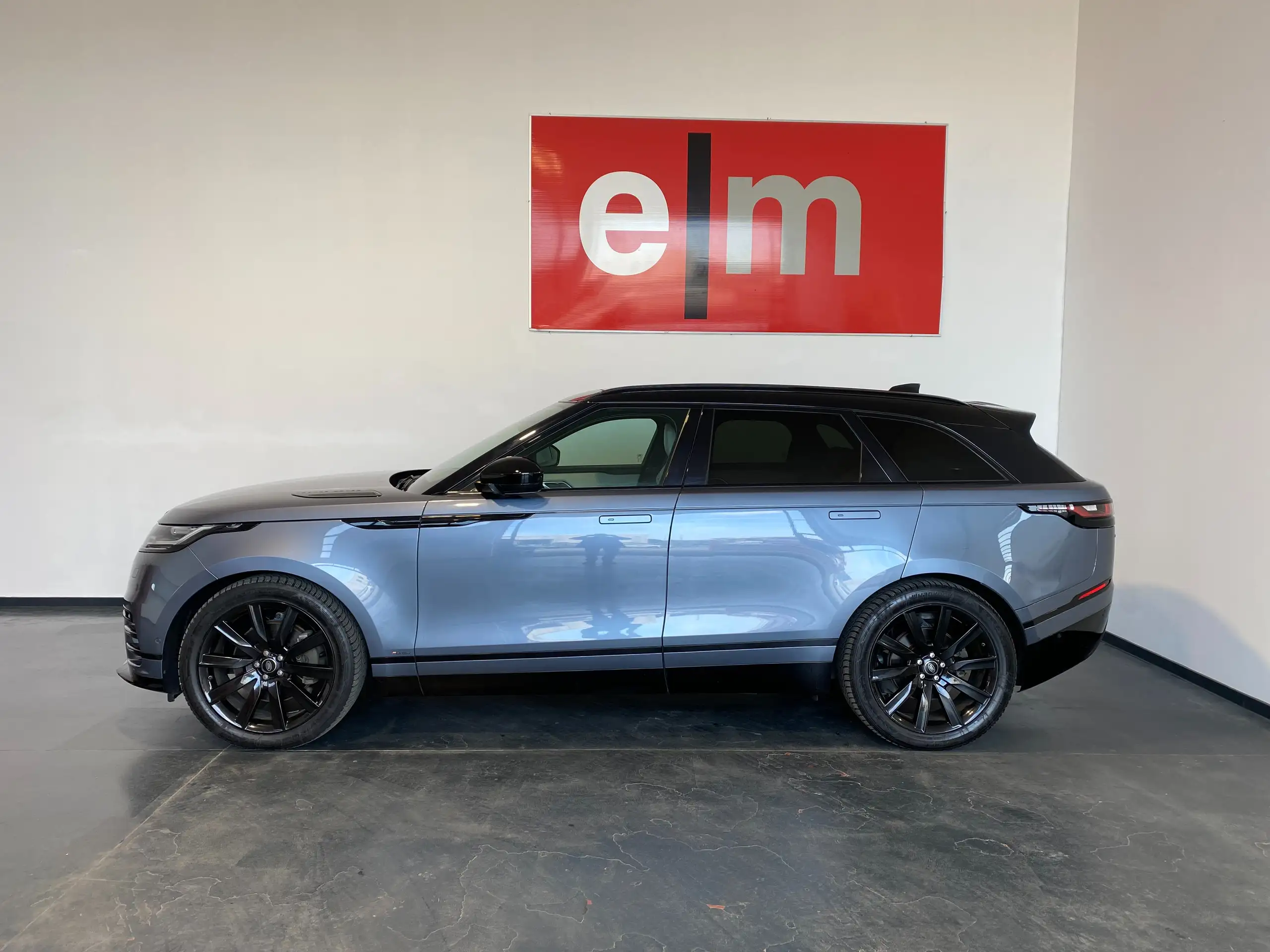 Land Rover - Range Rover Velar