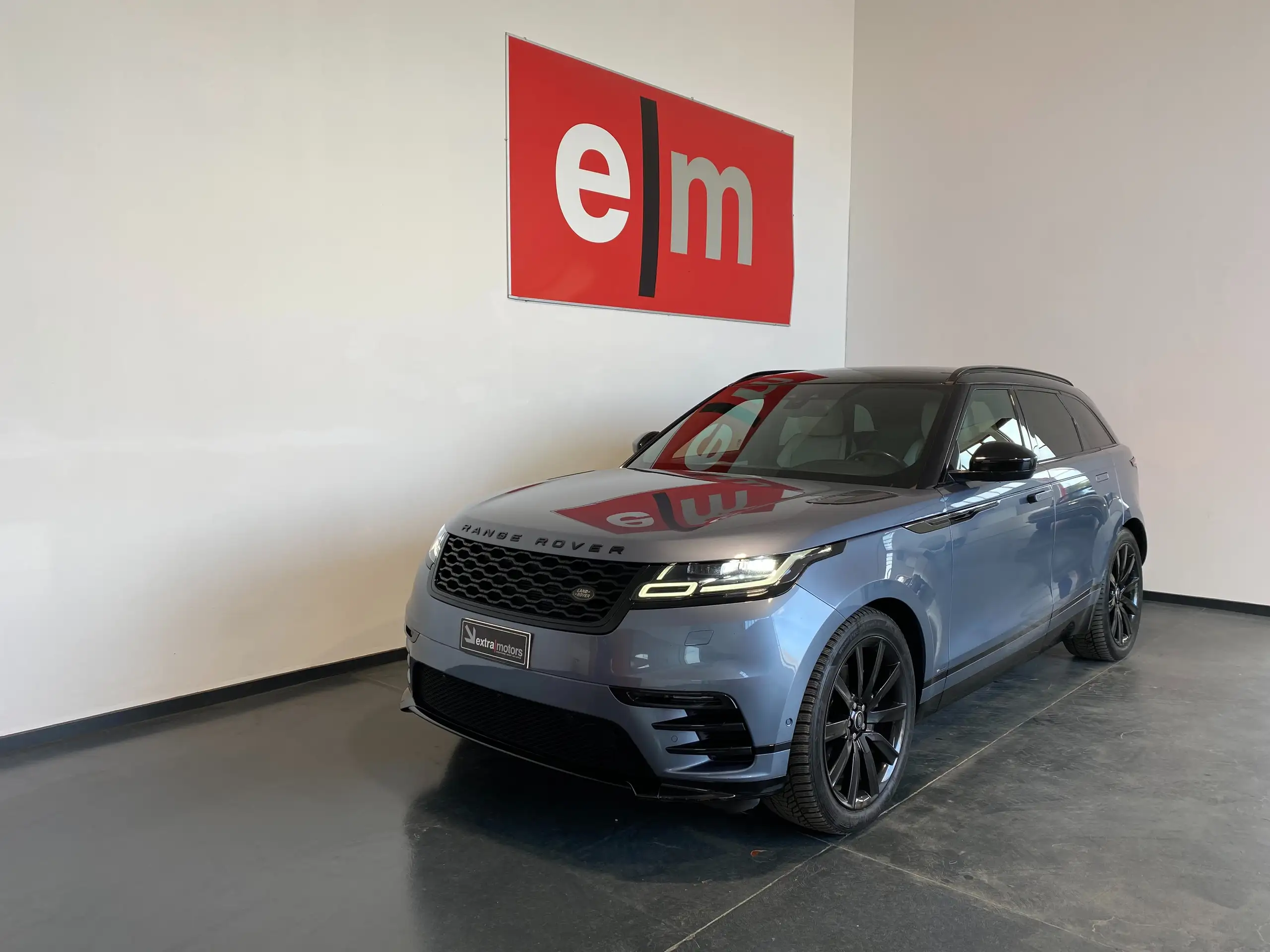 Land Rover - Range Rover Velar