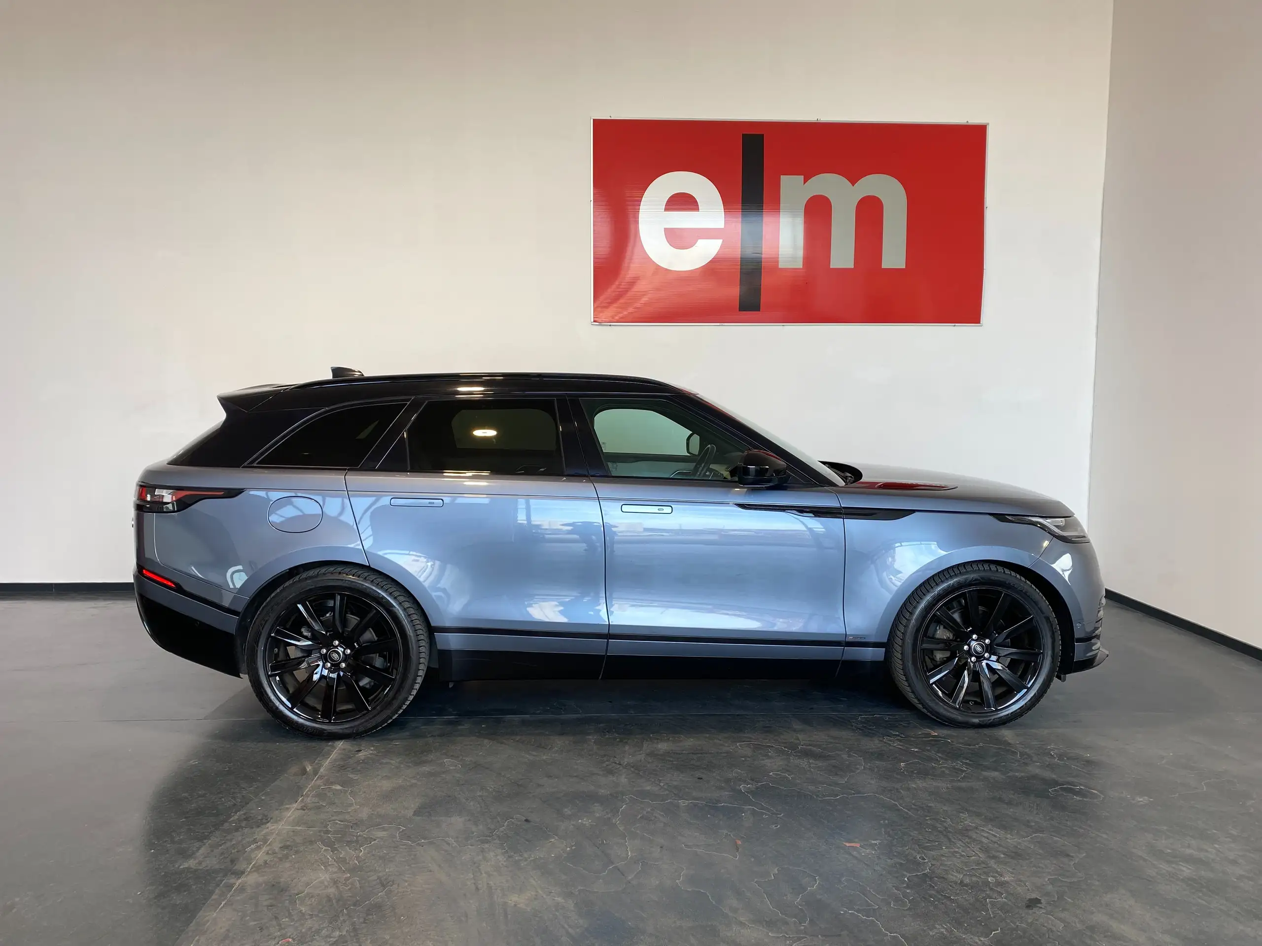 Land Rover - Range Rover Velar