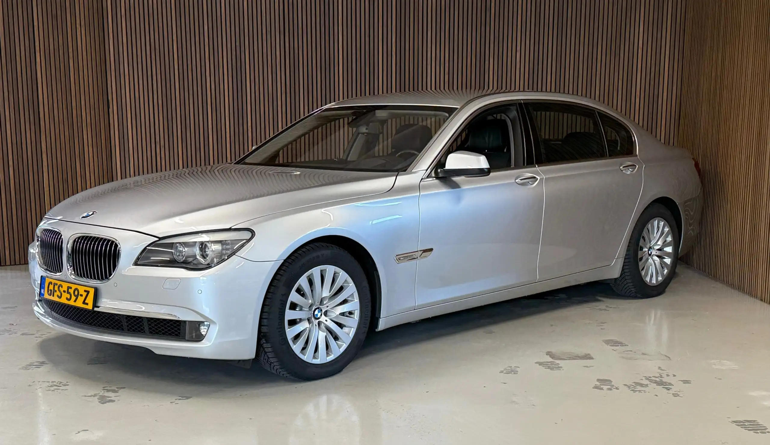 BMW - 750