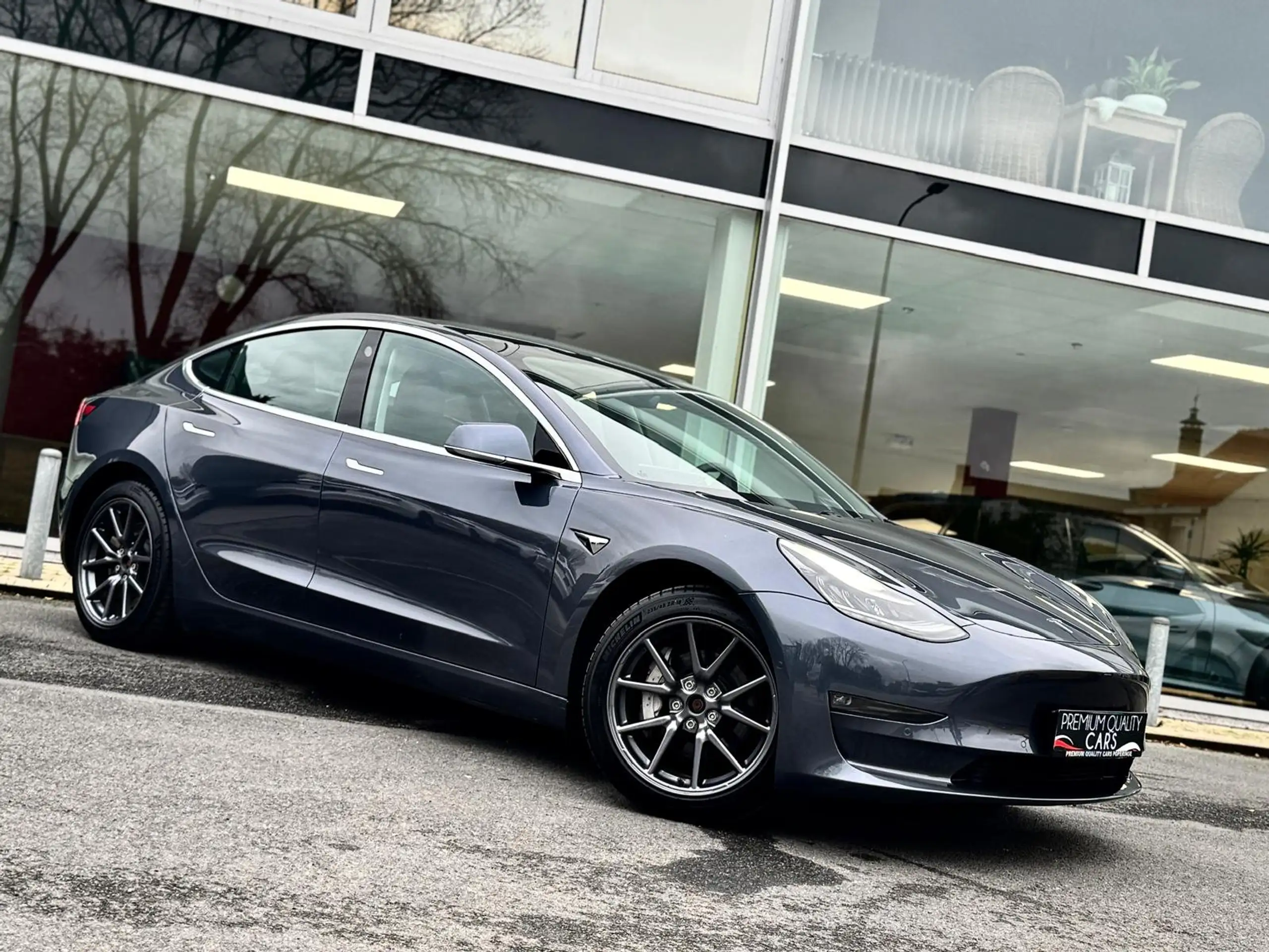 Tesla - Model 3