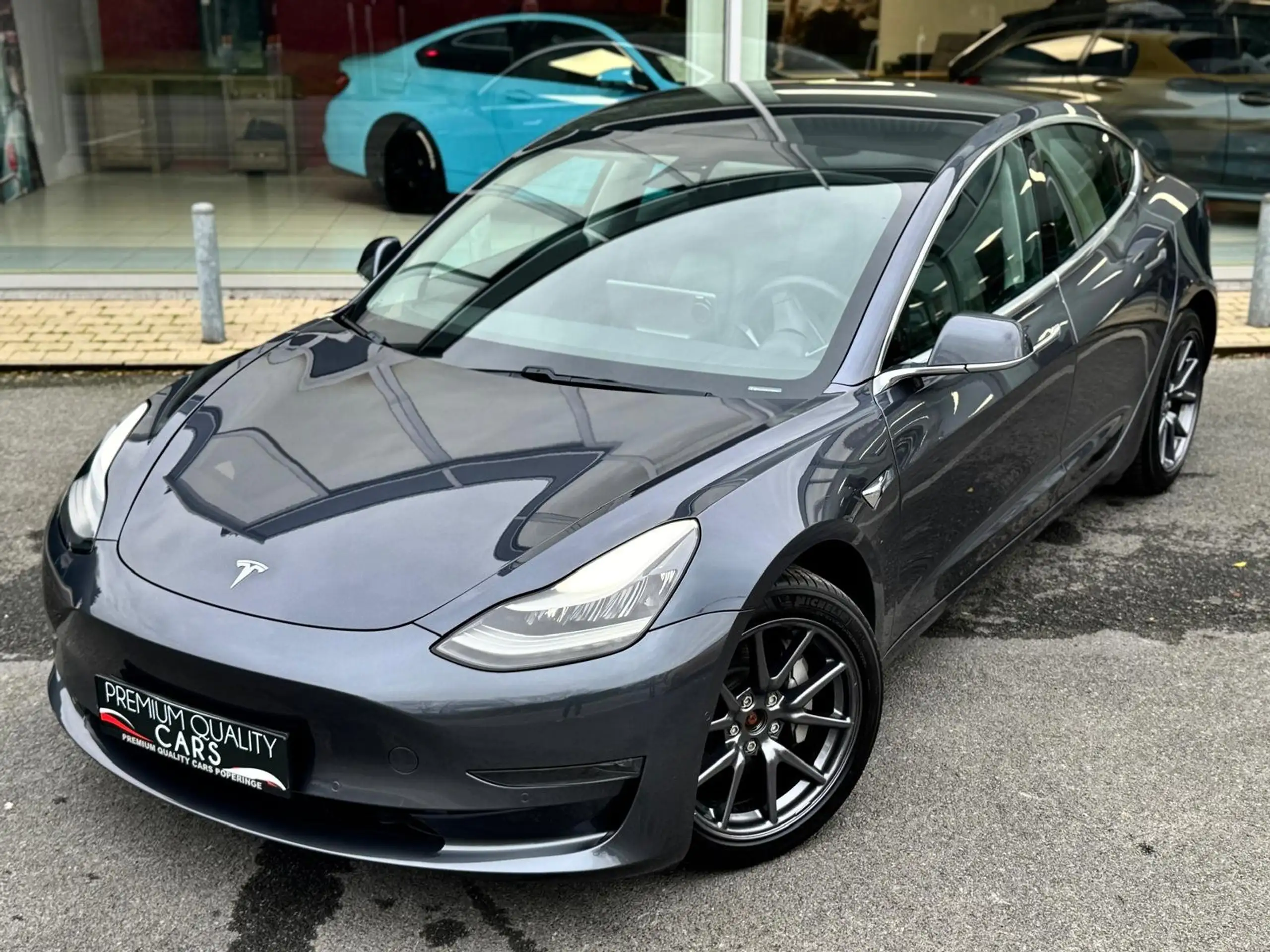 Tesla - Model 3