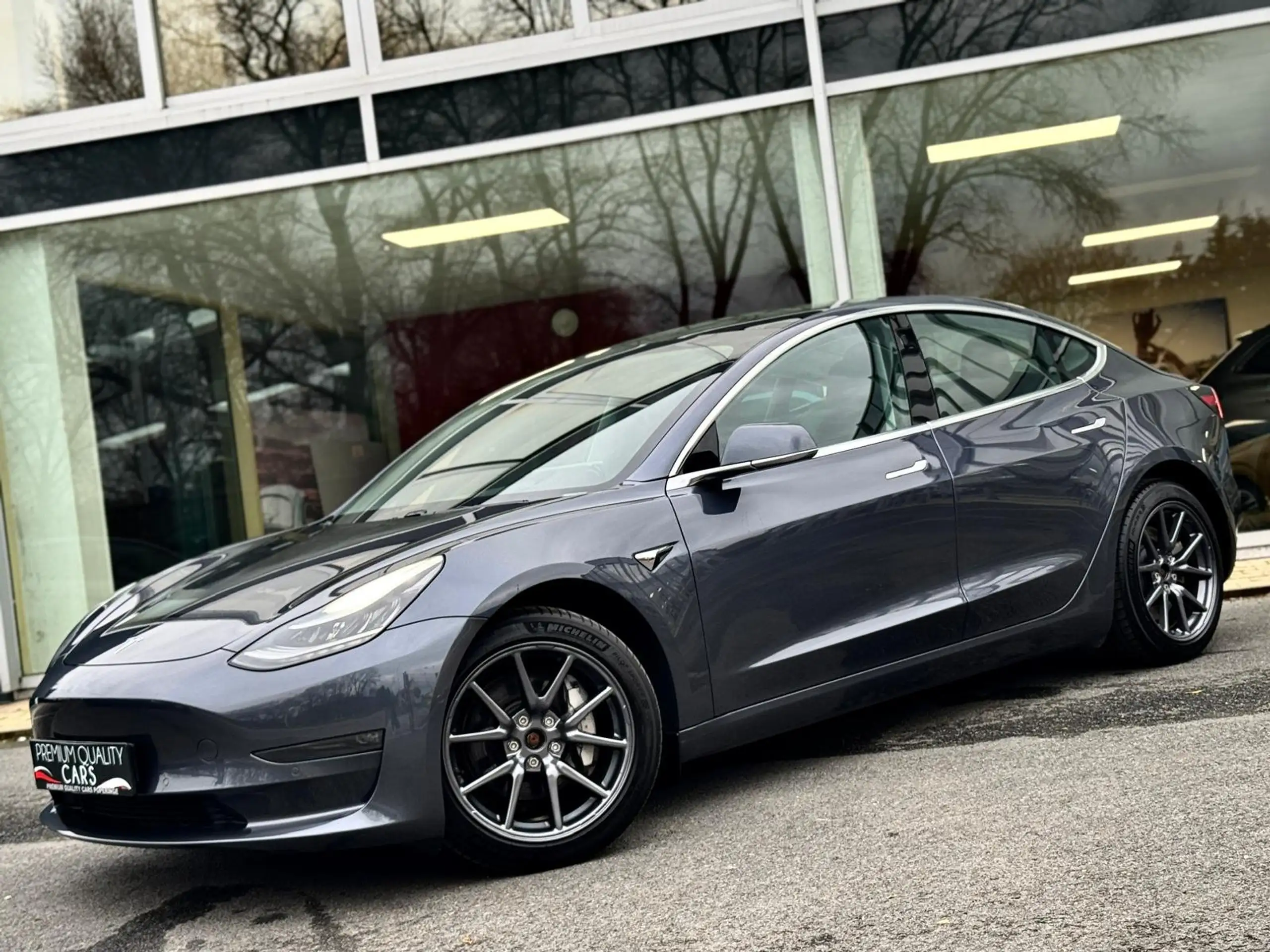 Tesla - Model 3