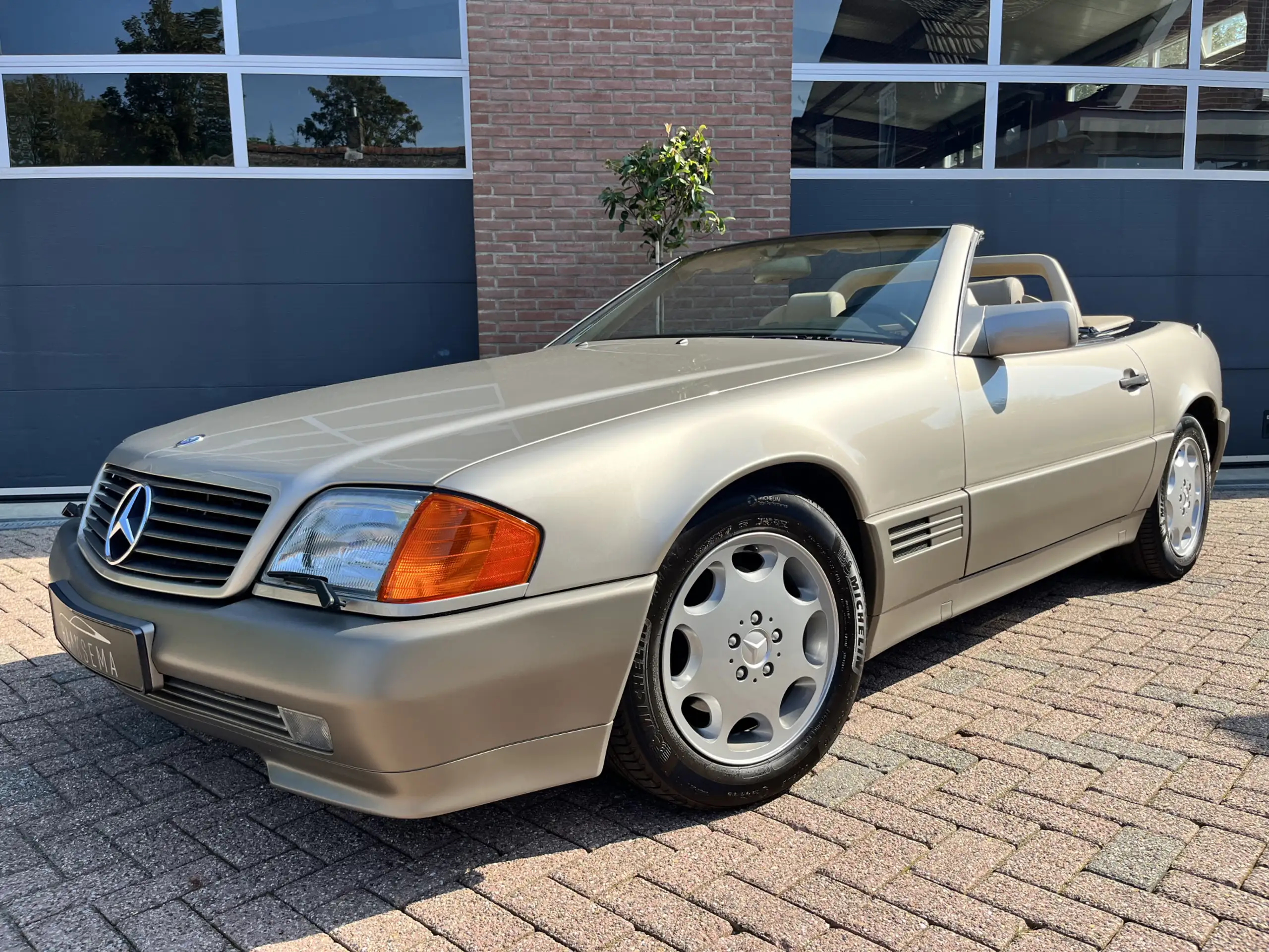 Mercedes-Benz - SL 320