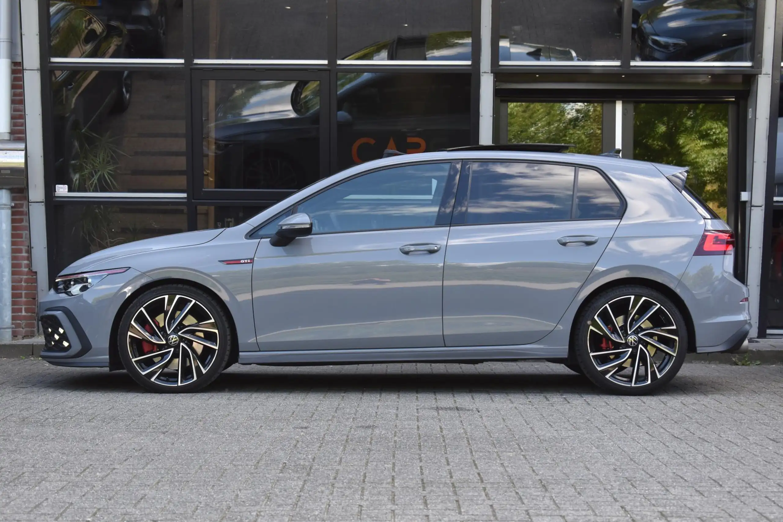 Volkswagen - Golf GTI