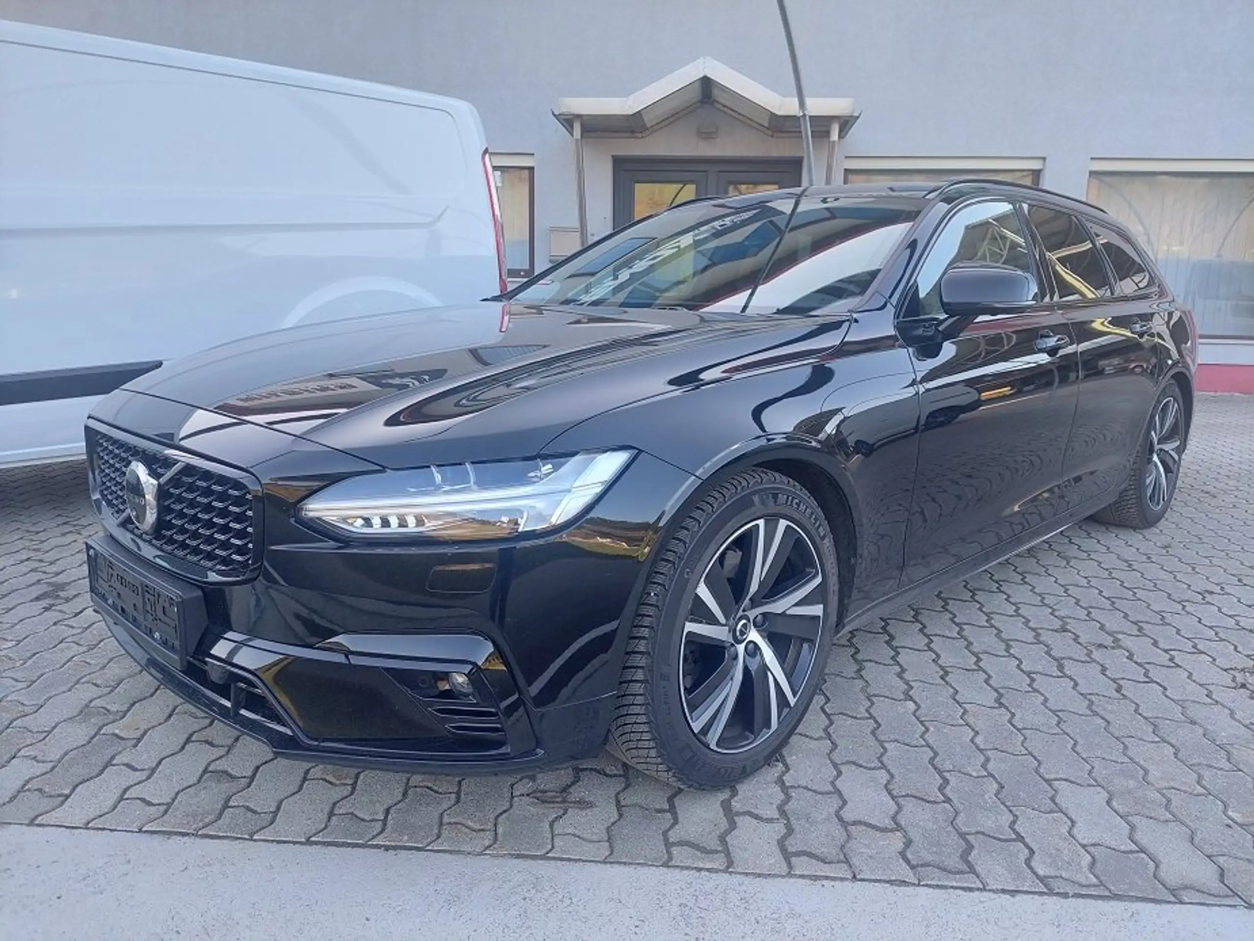 Volvo - V90