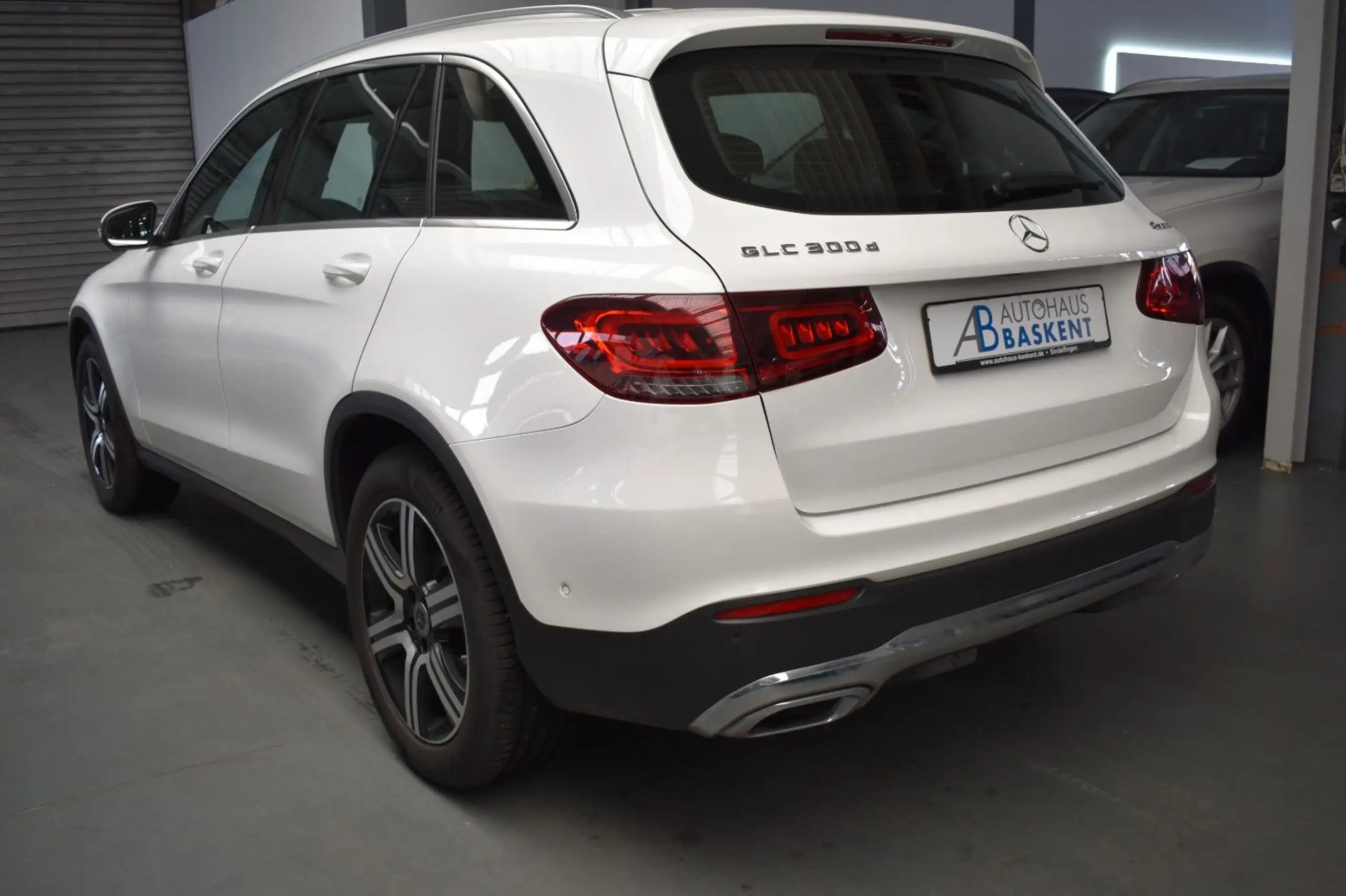 Mercedes-Benz - GLC 300