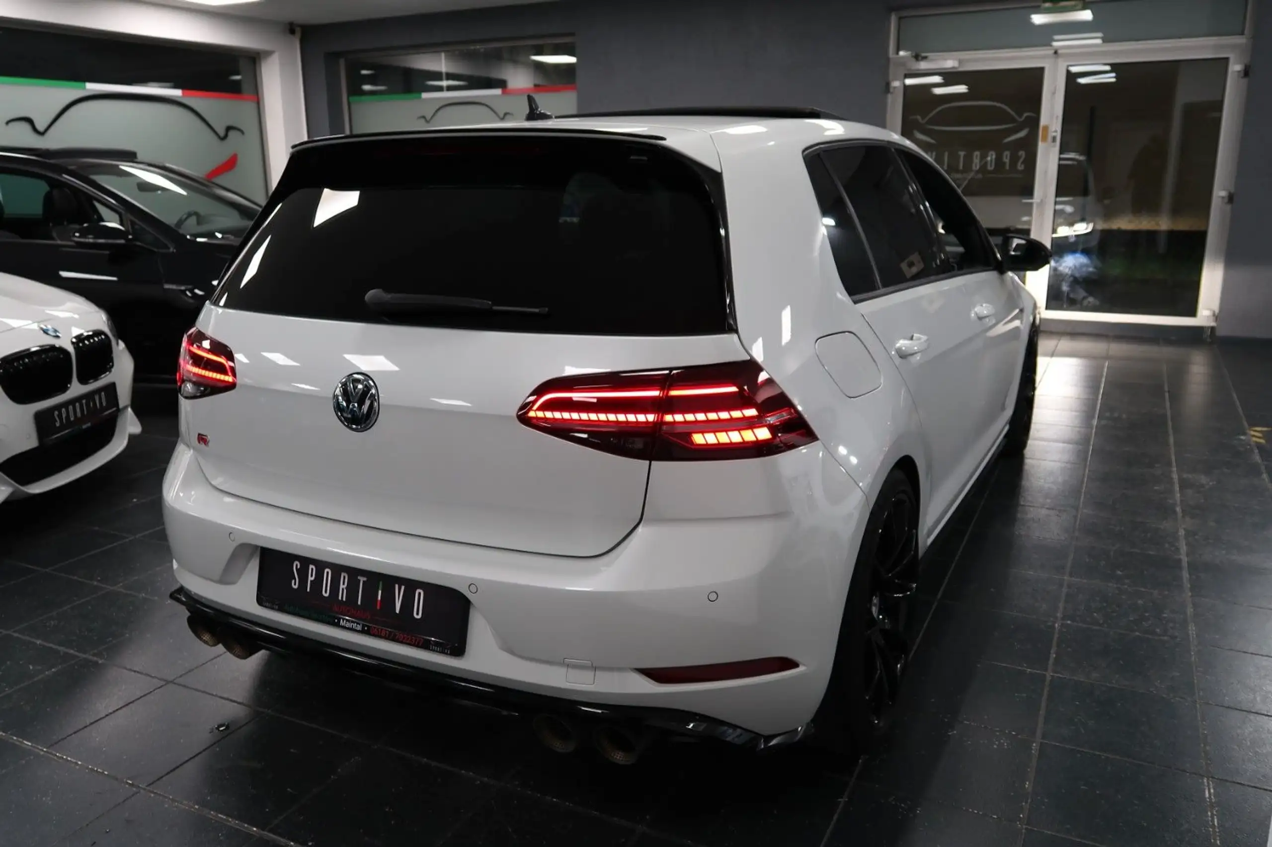 Volkswagen - Golf