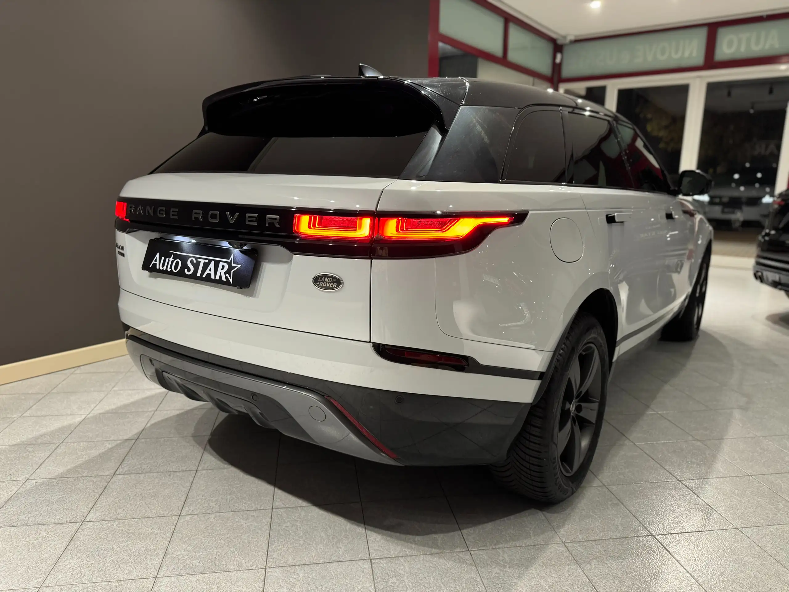 Land Rover - Range Rover Velar