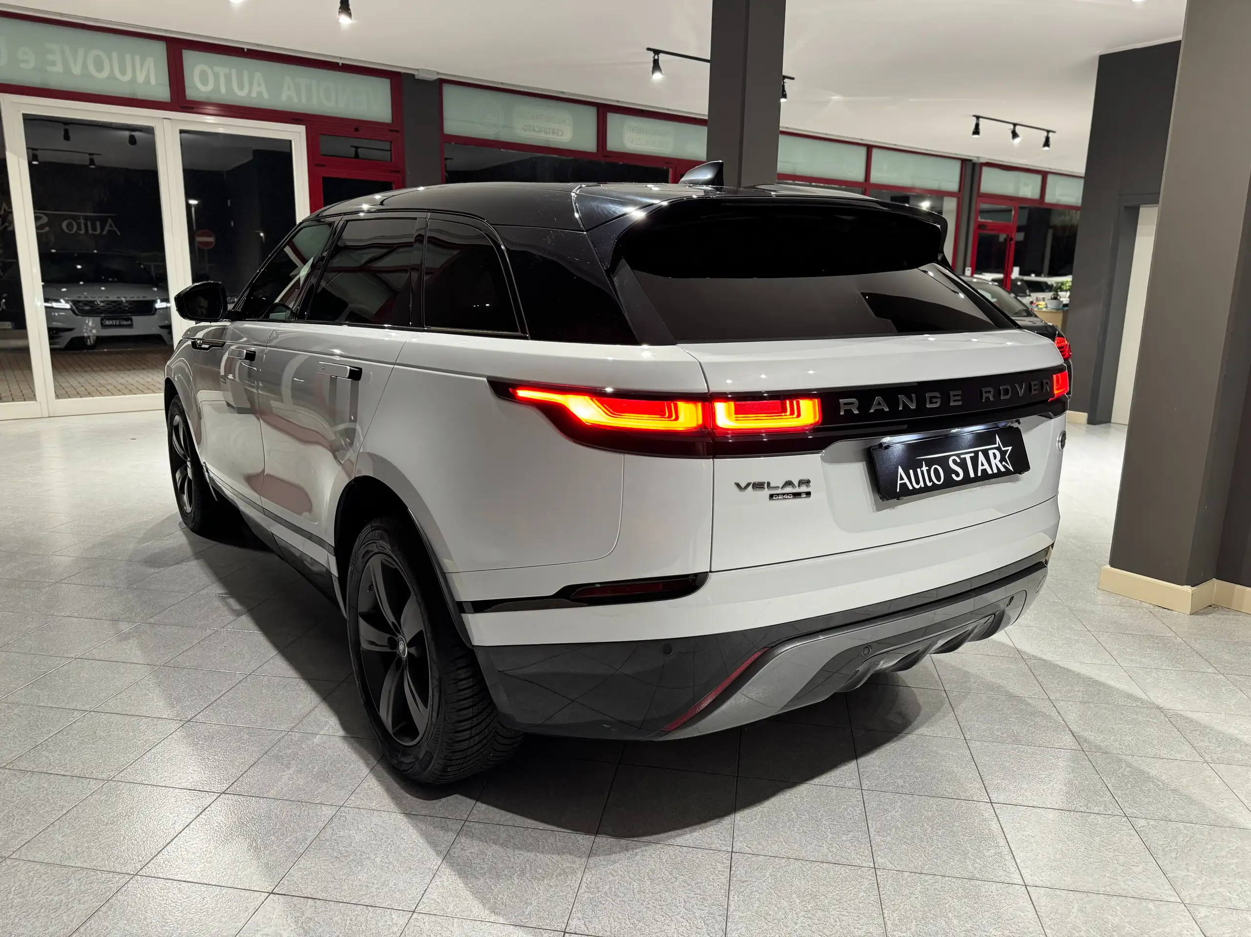 Land Rover - Range Rover Velar