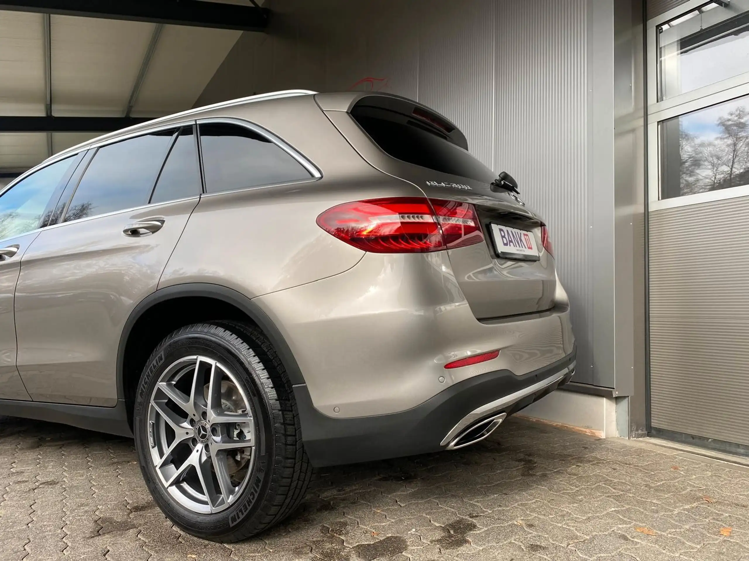 Mercedes-Benz - GLC 300