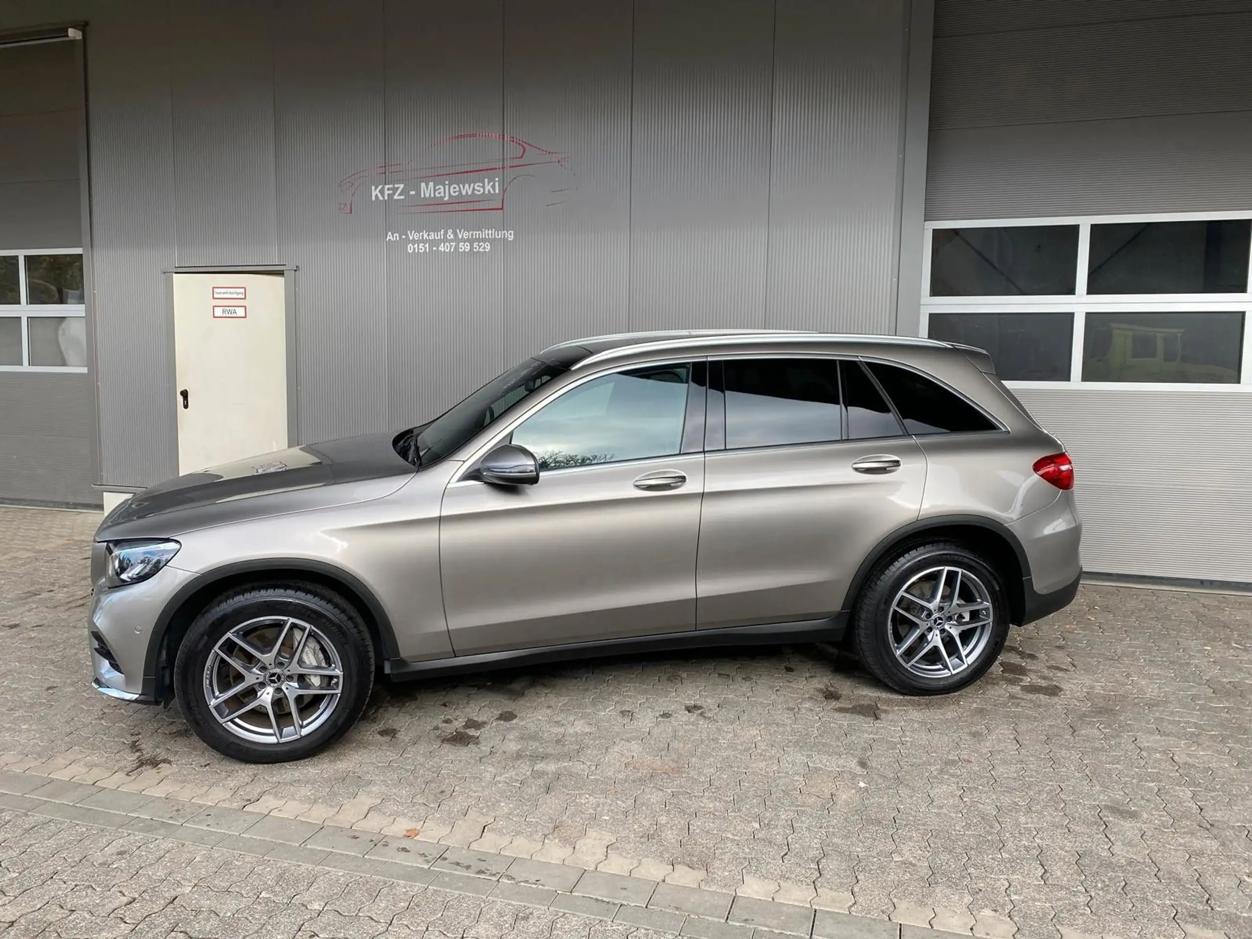 Mercedes-Benz - GLC 300