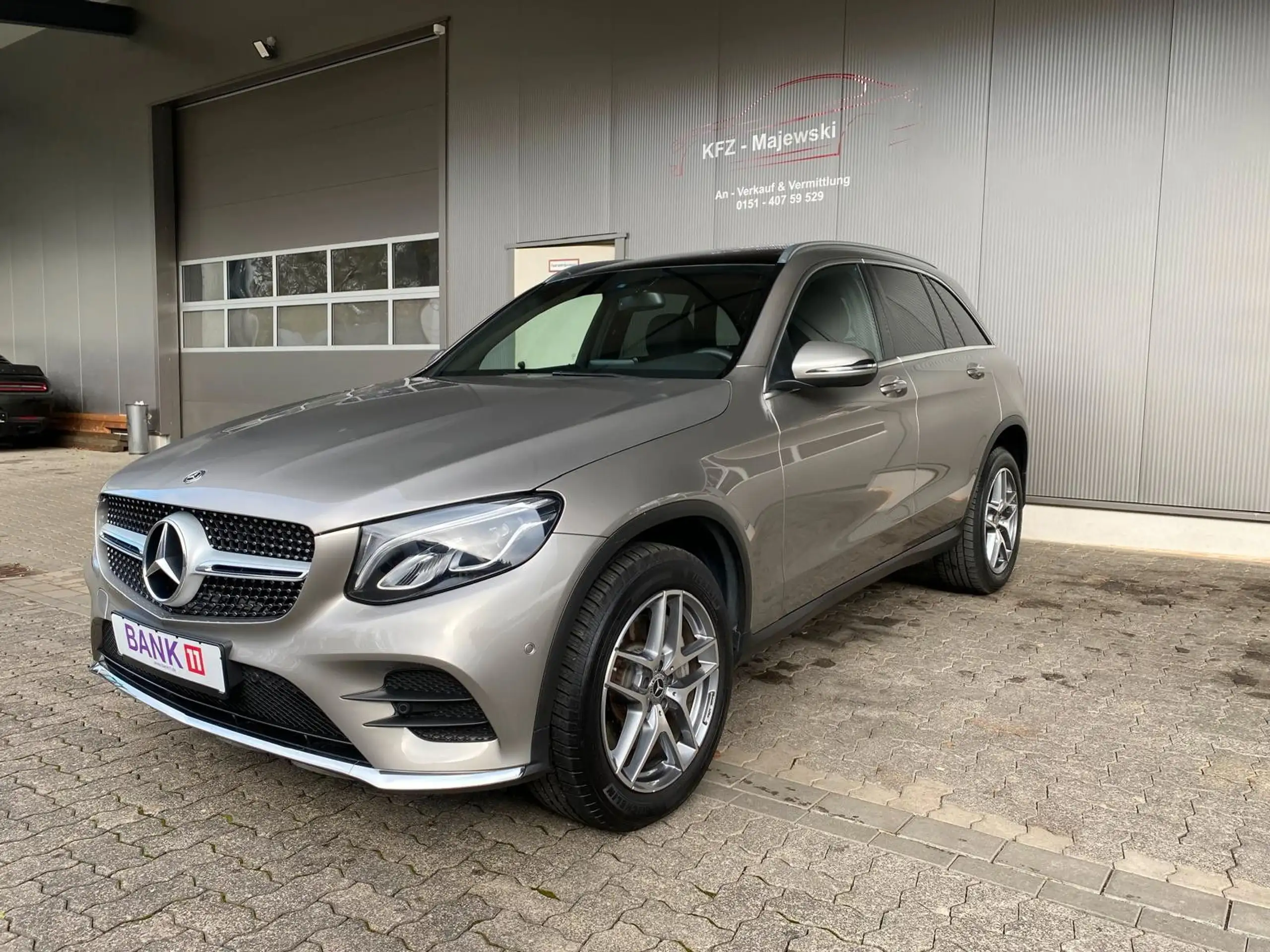 Mercedes-Benz - GLC 300