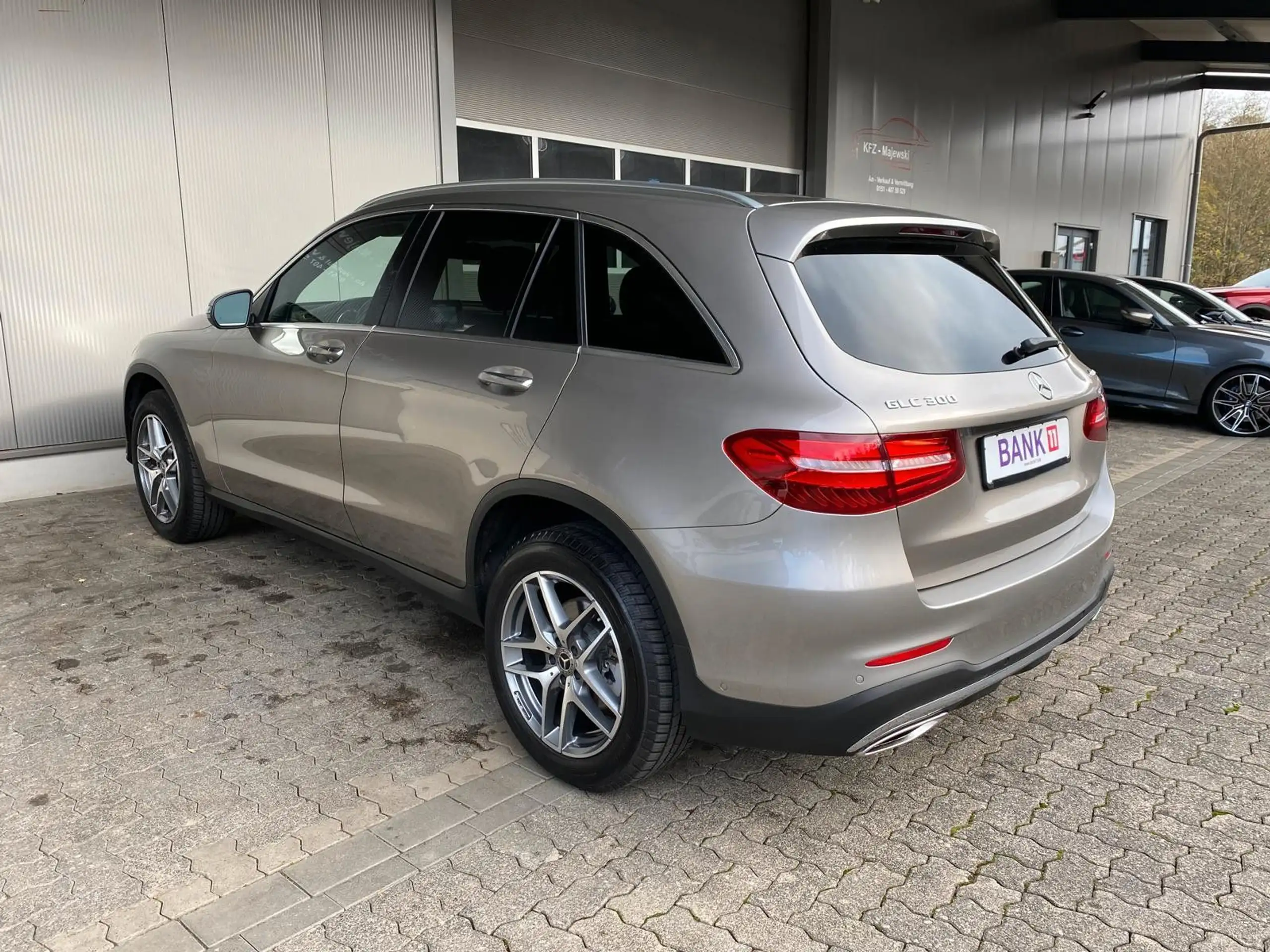 Mercedes-Benz - GLC 300