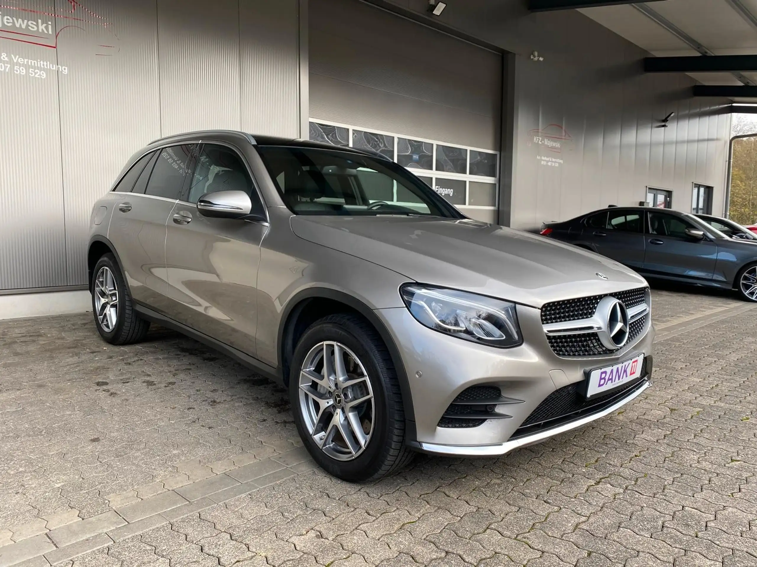 Mercedes-Benz - GLC 300