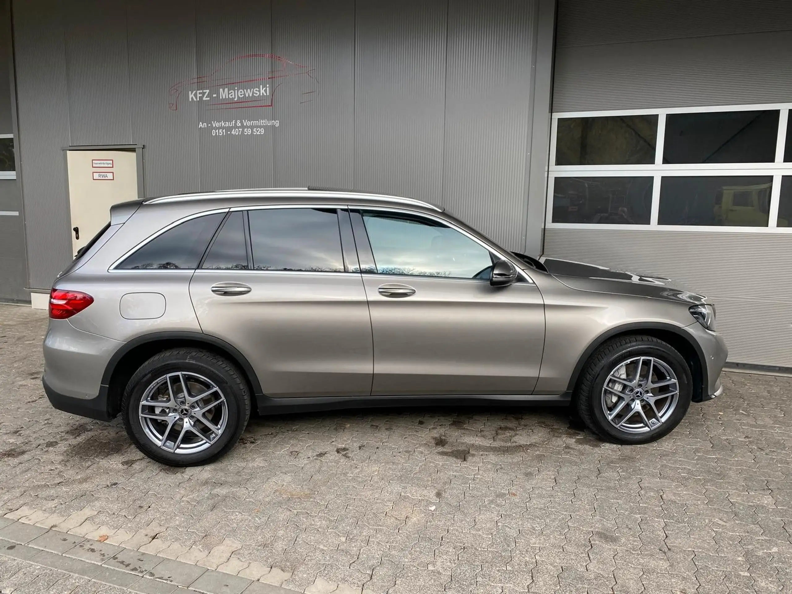 Mercedes-Benz - GLC 300