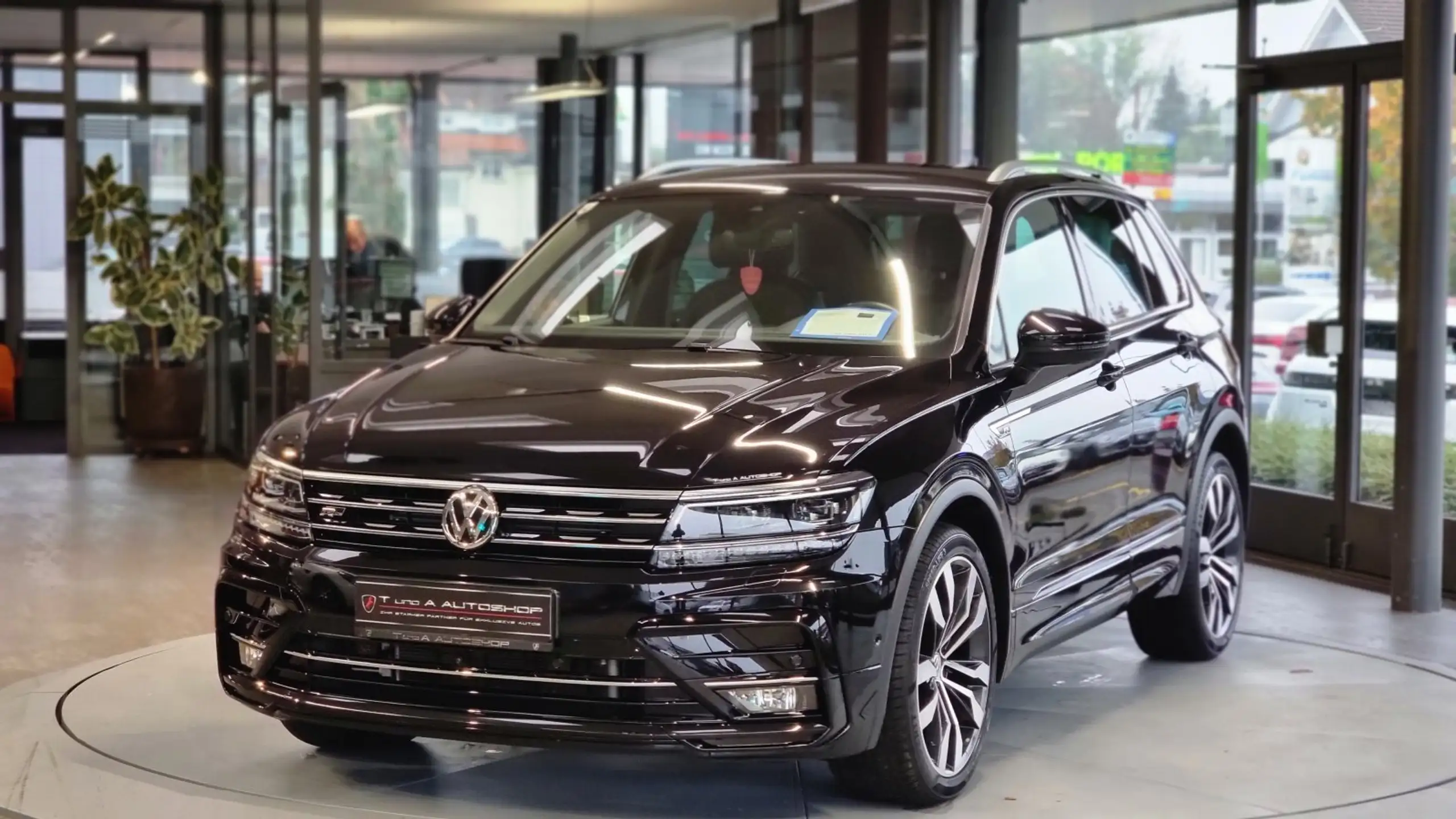 Volkswagen - Tiguan