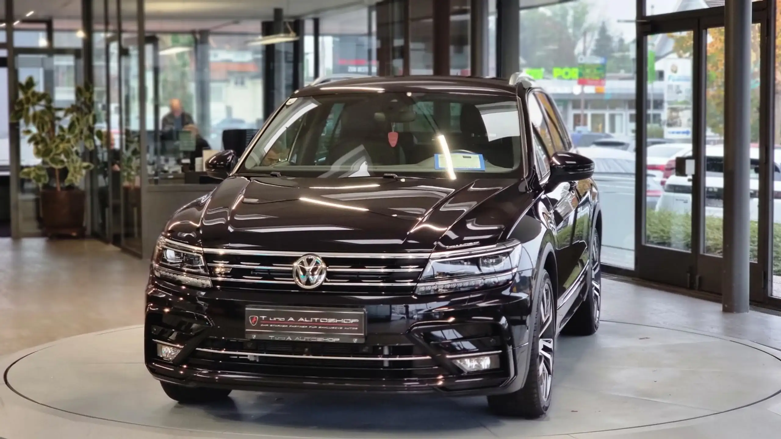 Volkswagen - Tiguan