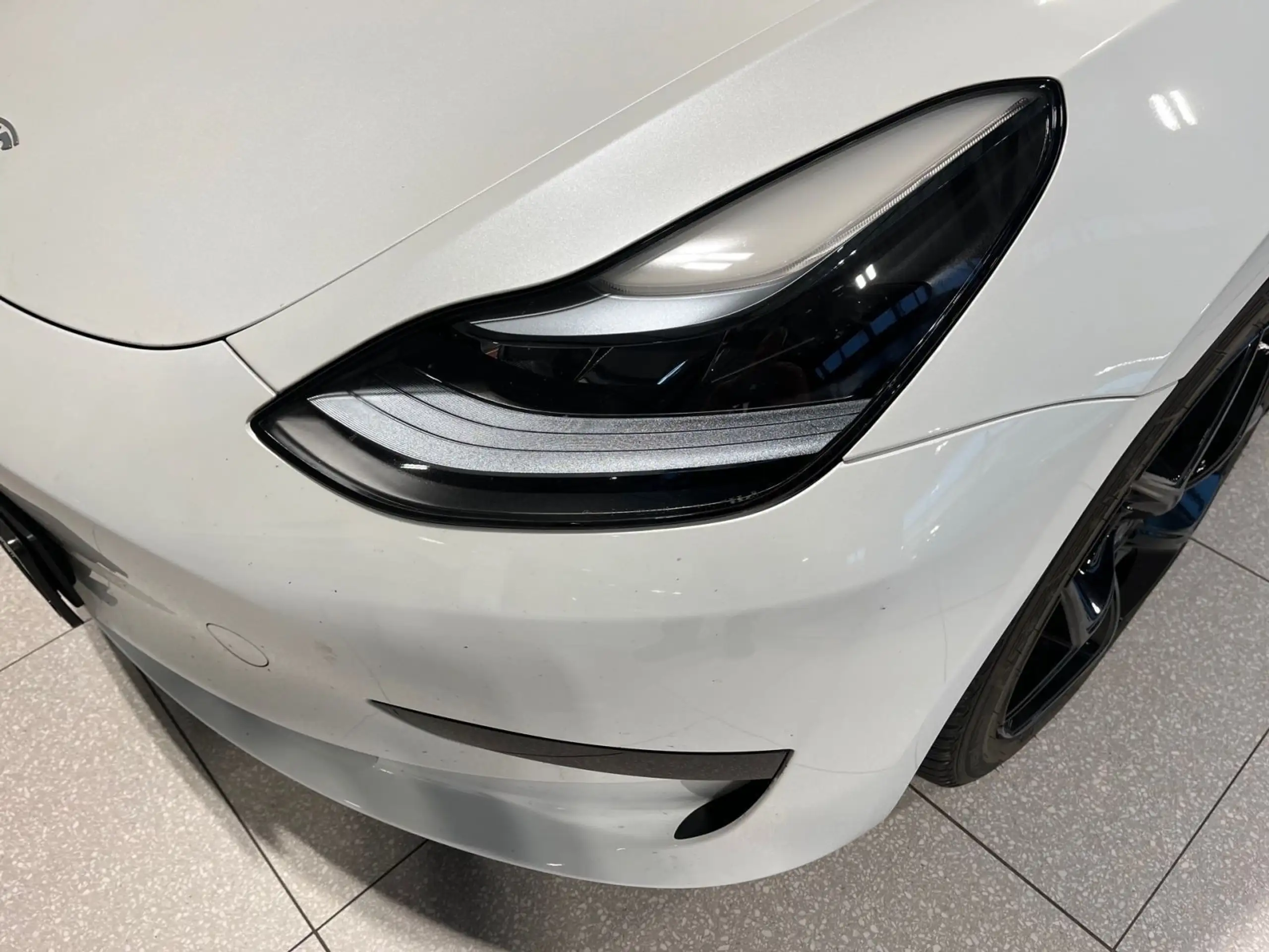 Tesla - Model 3