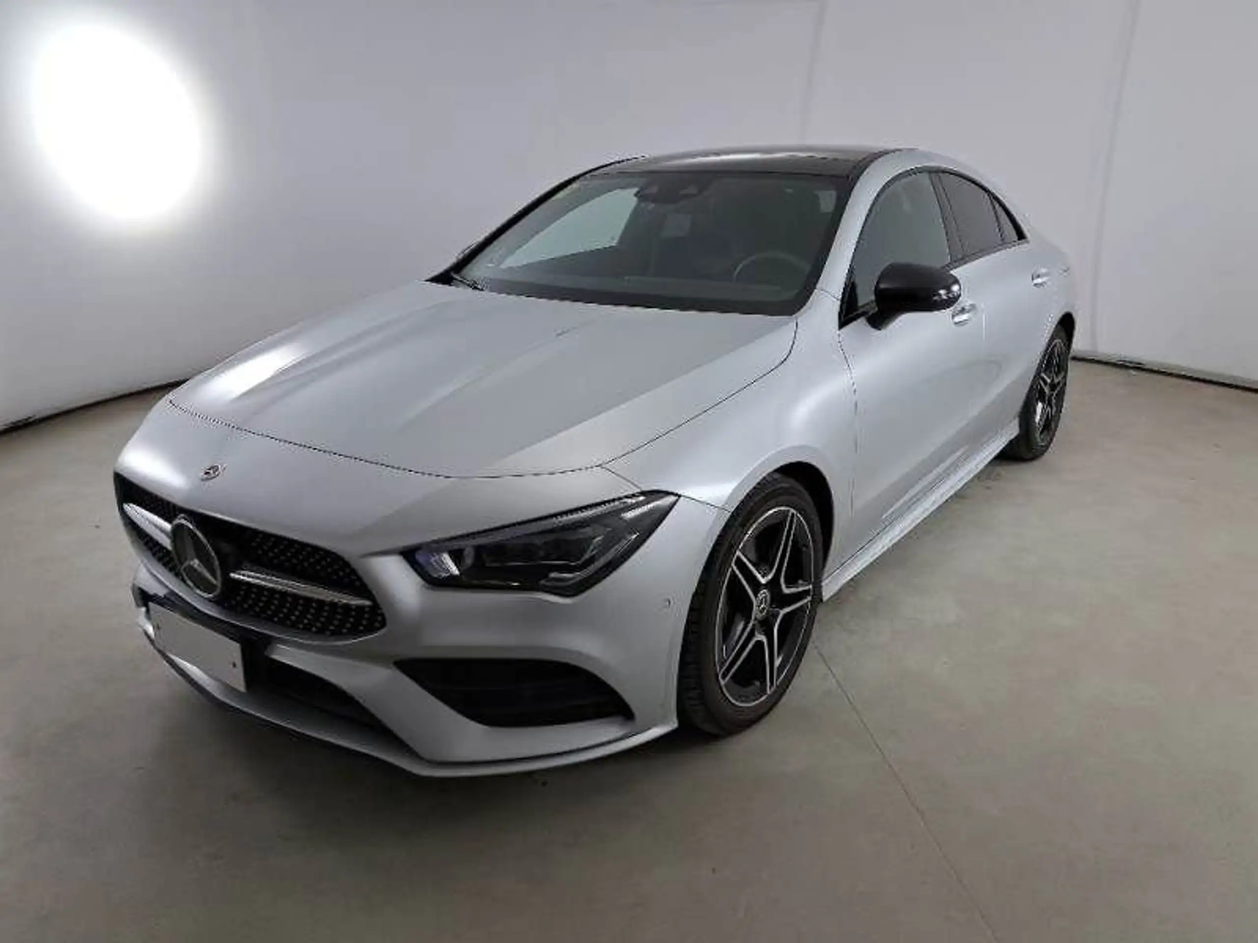 Mercedes-Benz - CLA 200