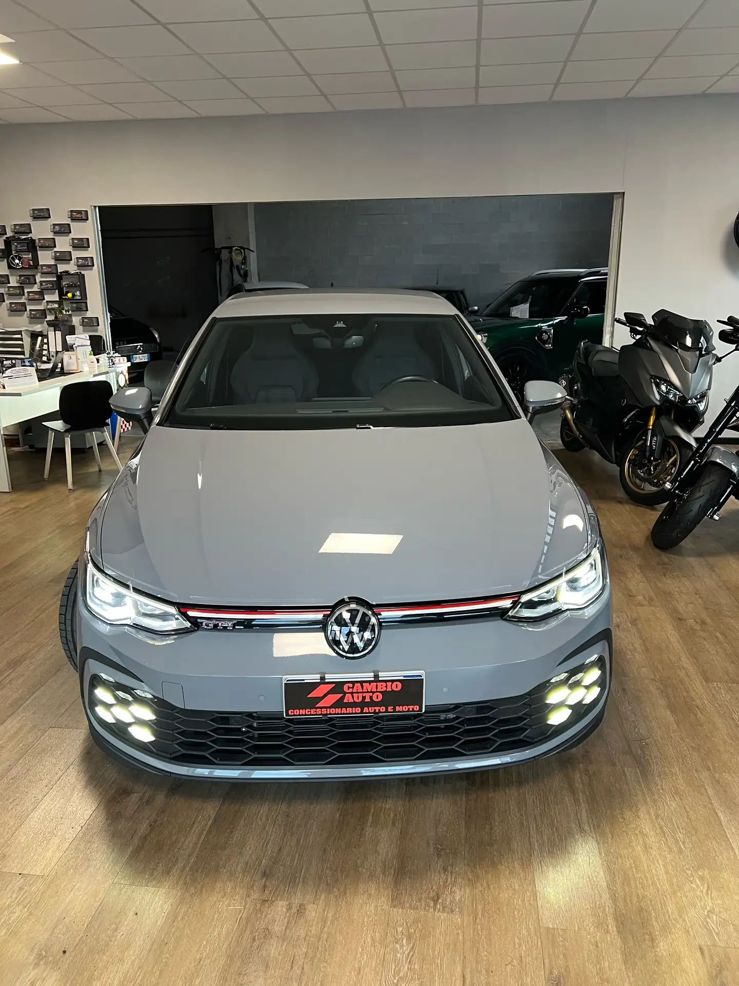 Volkswagen - Golf GTI