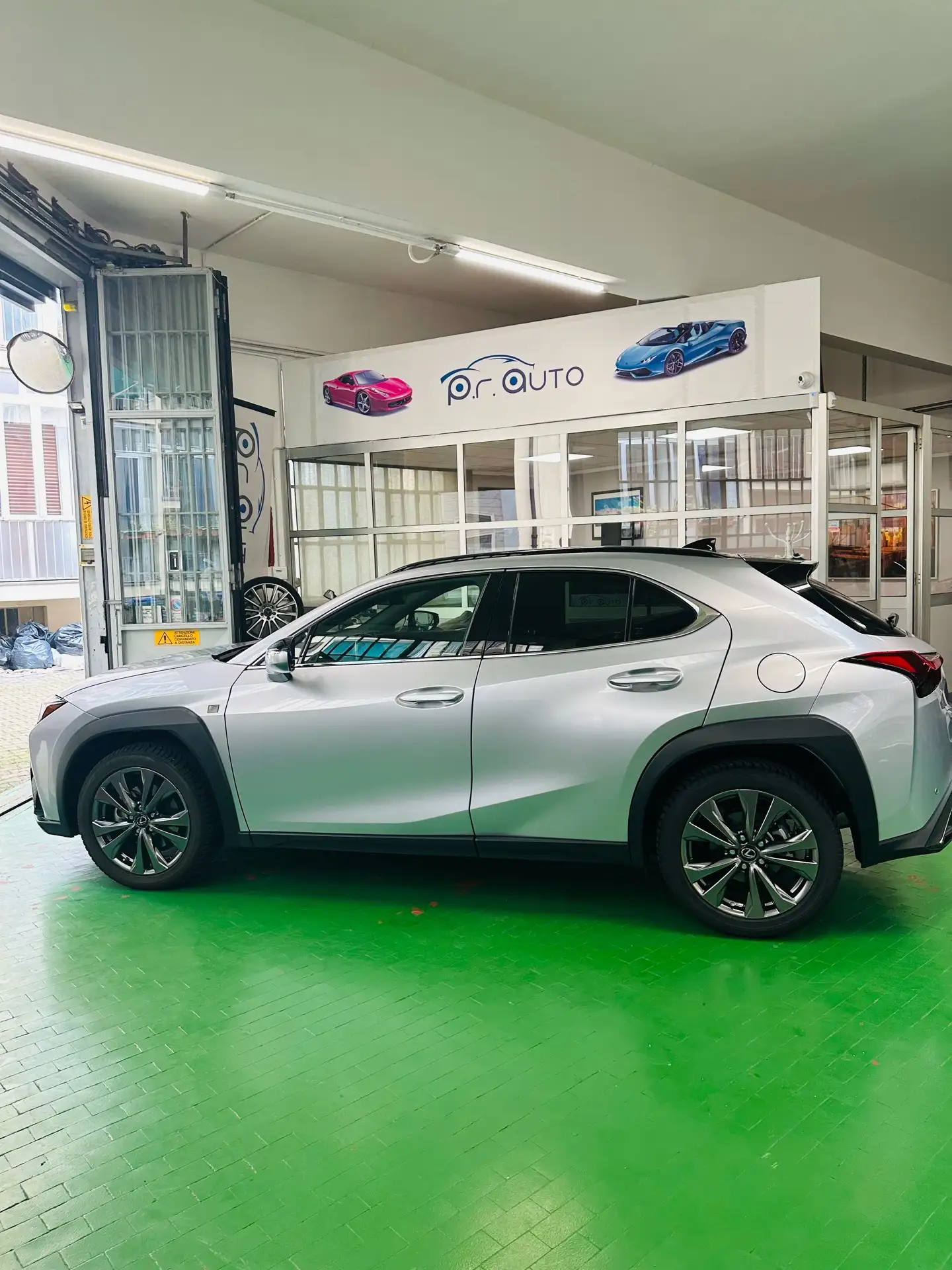 Lexus - UX 250h