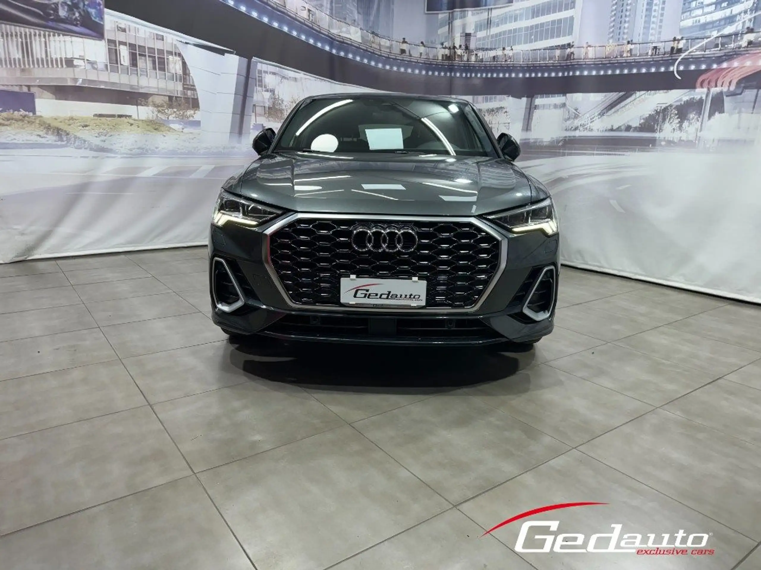 Audi - Q3