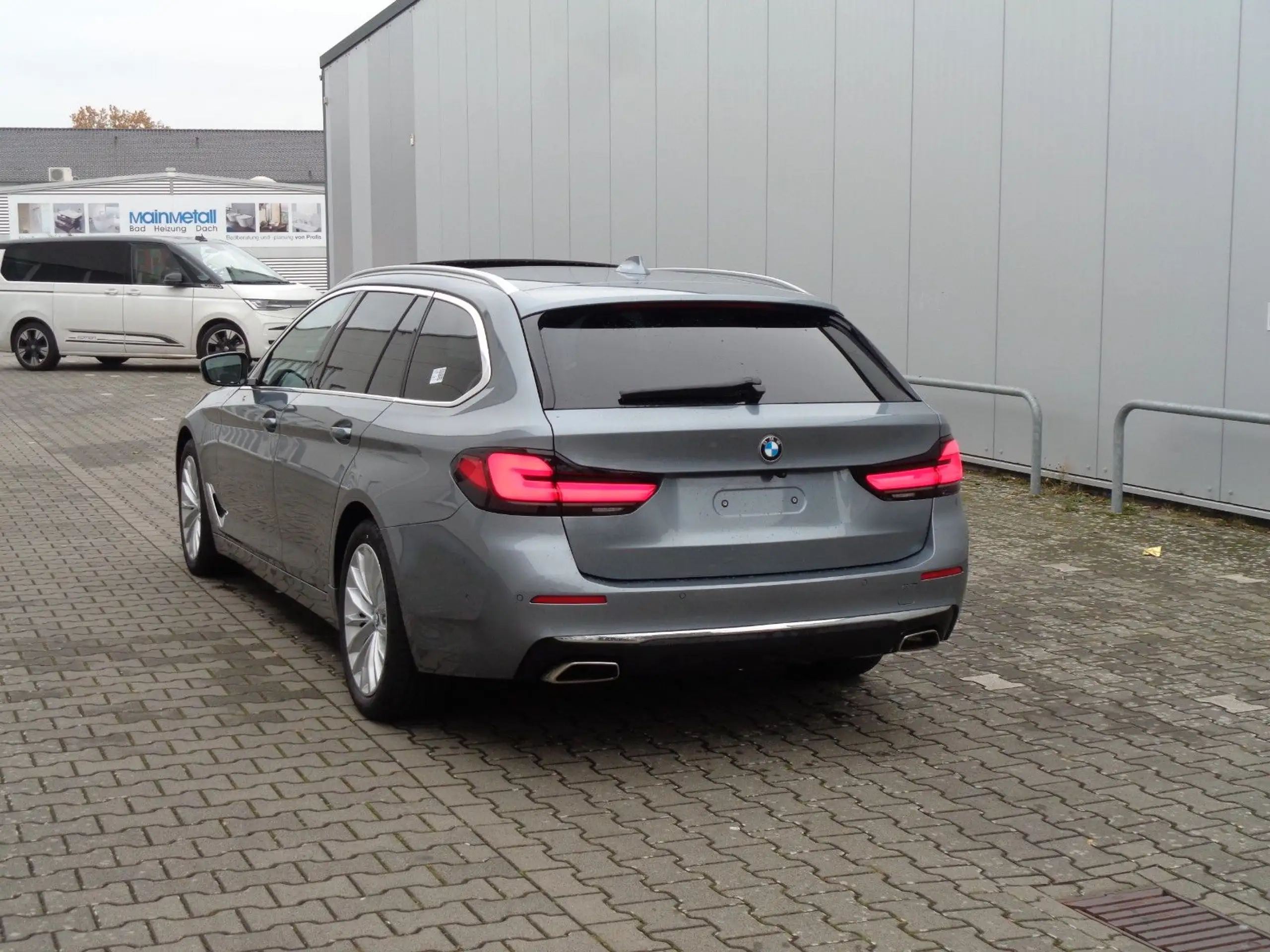 BMW - 530