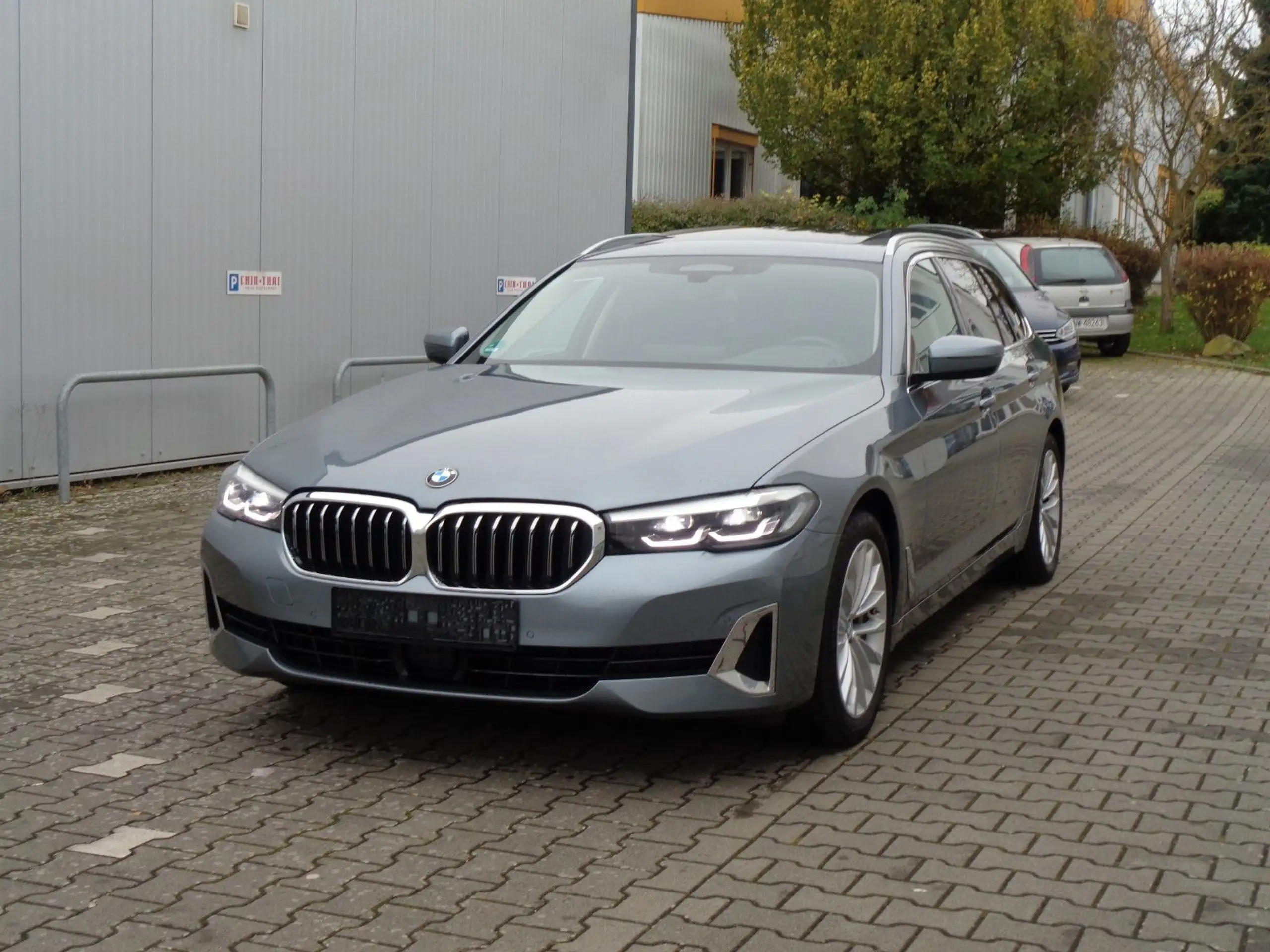 BMW - 530