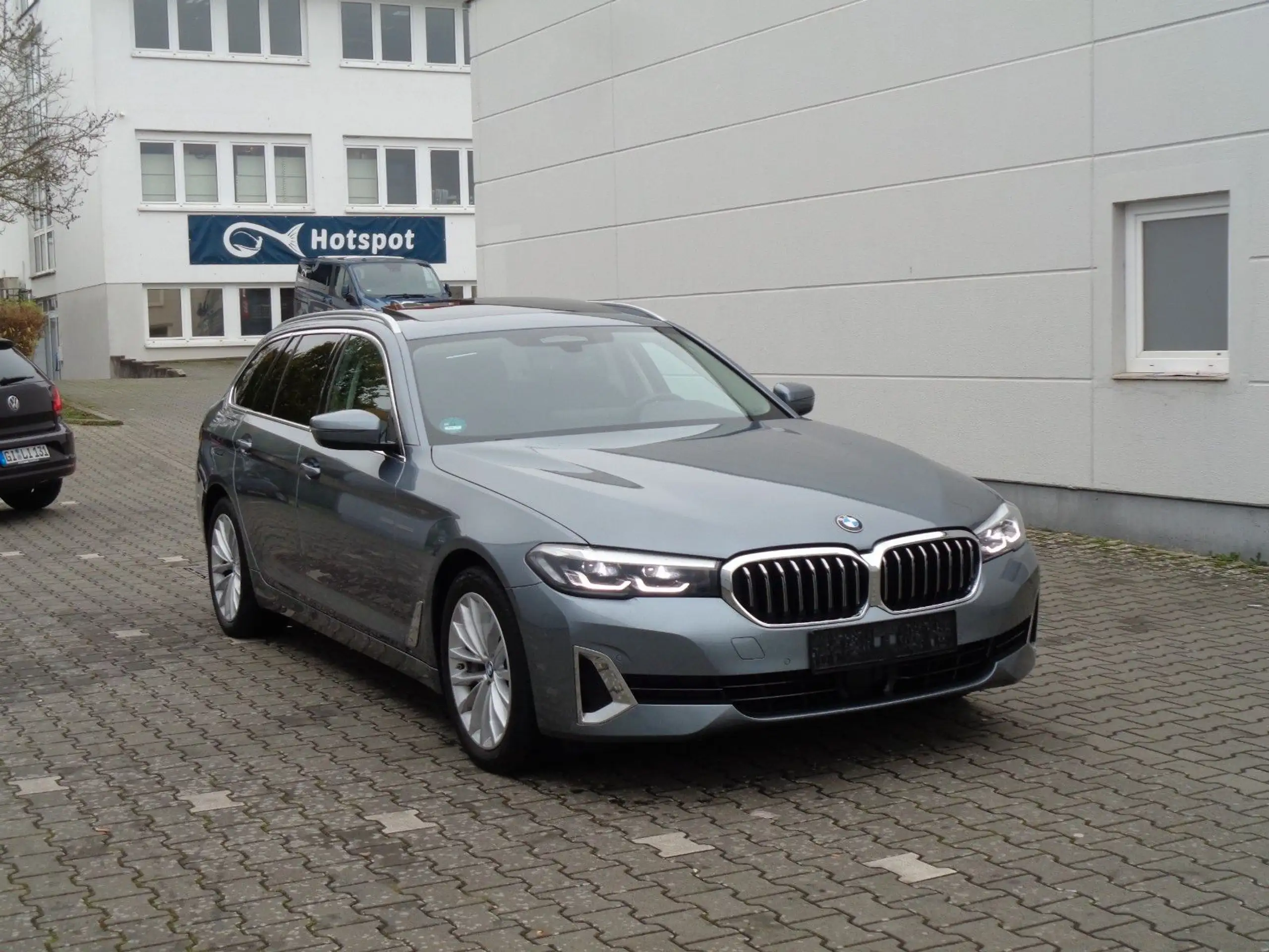 BMW - 530