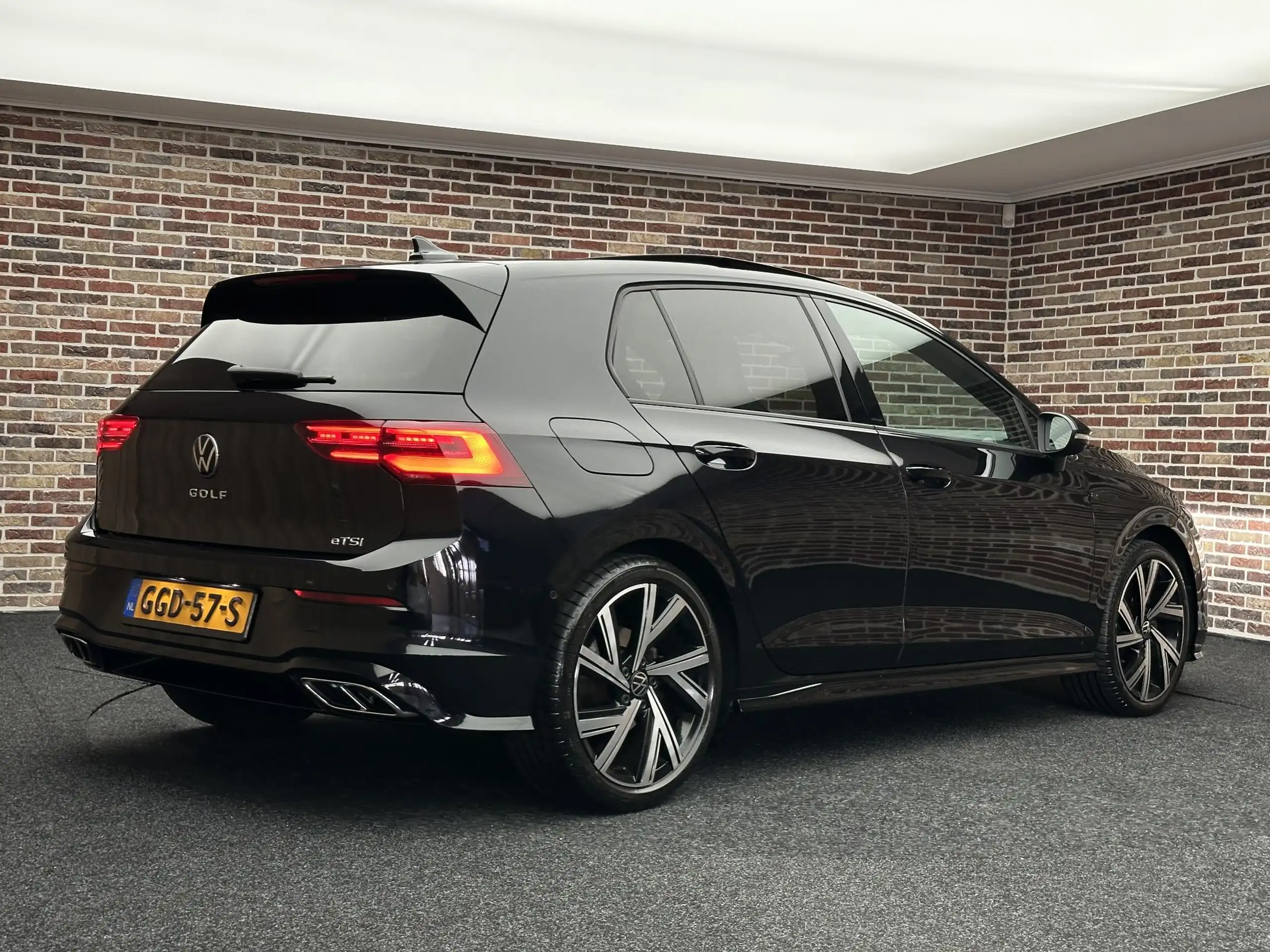 Volkswagen - Golf