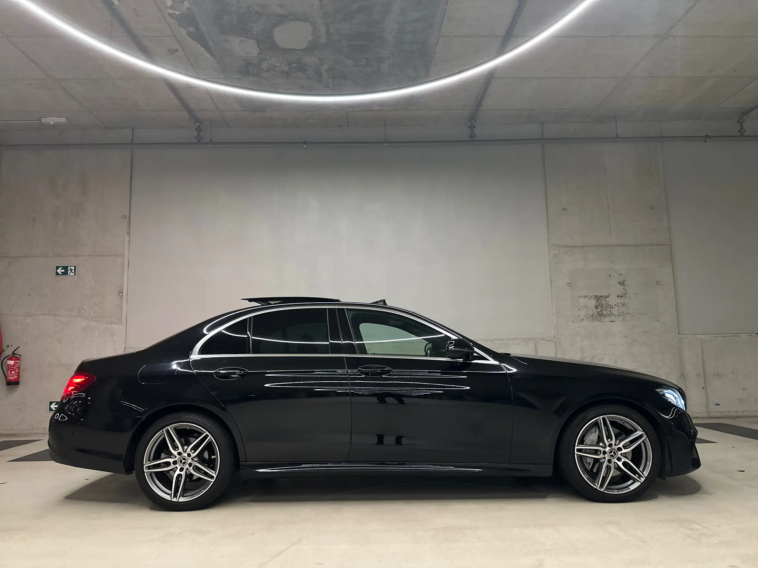 Mercedes-Benz - E 220