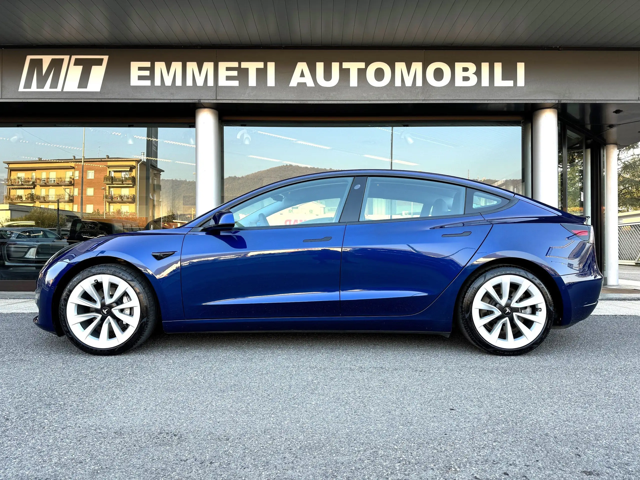 Tesla - Model 3