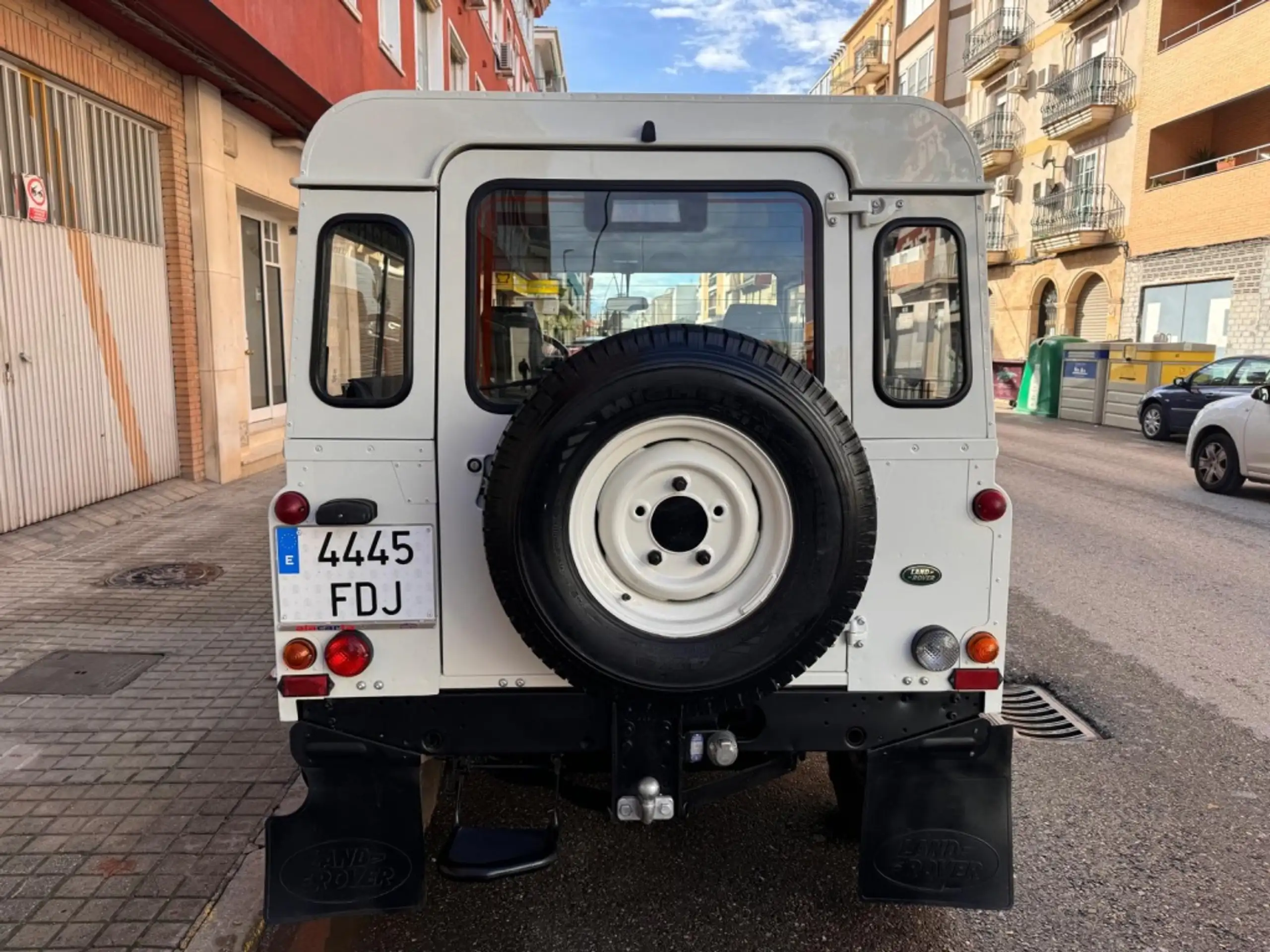 Land Rover - Defender