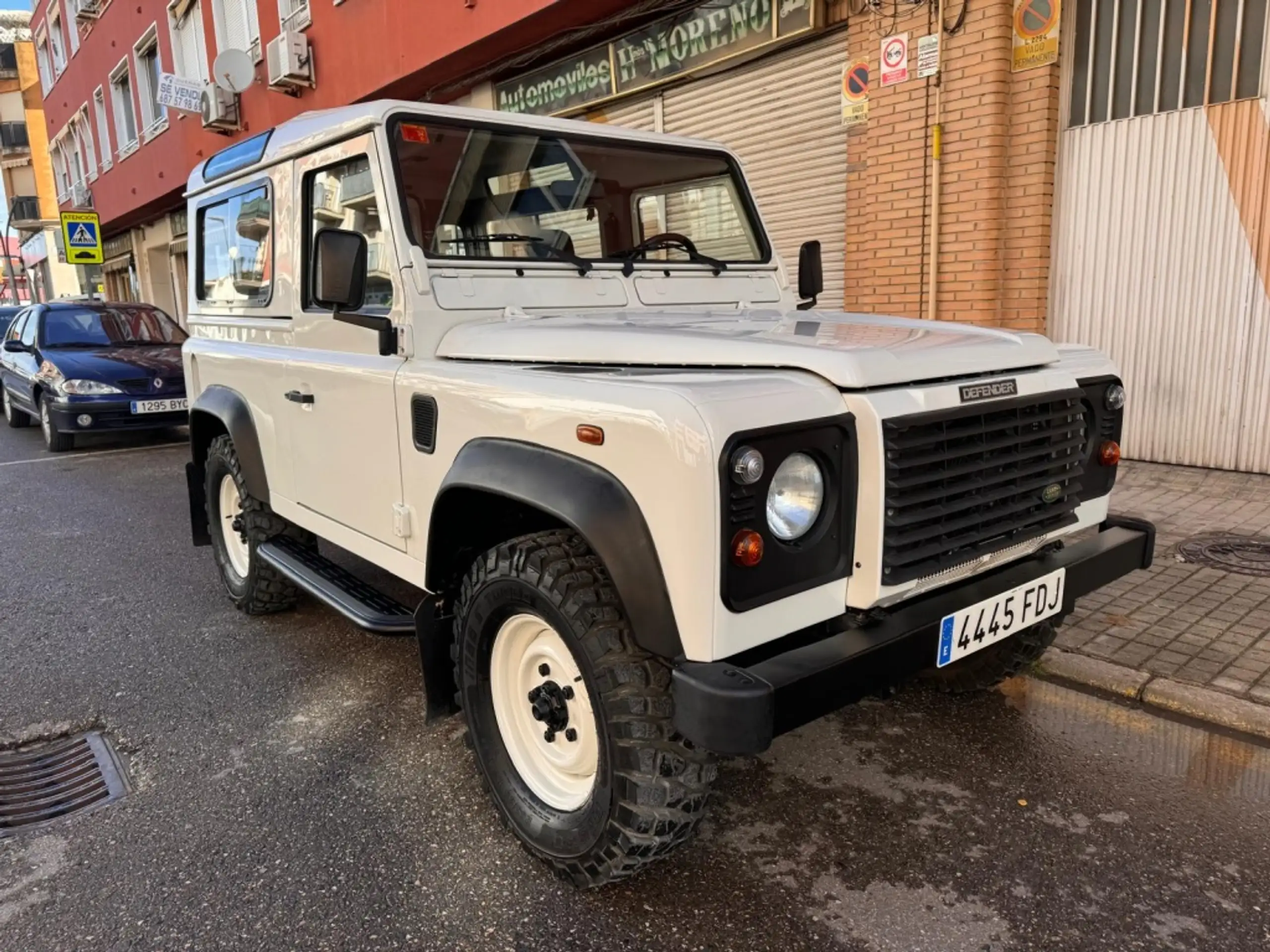 Land Rover - Defender