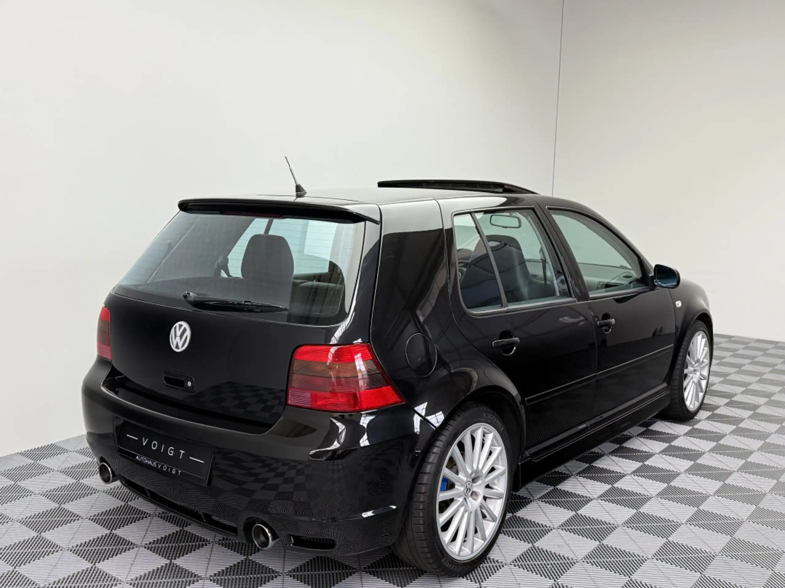 Volkswagen - Golf