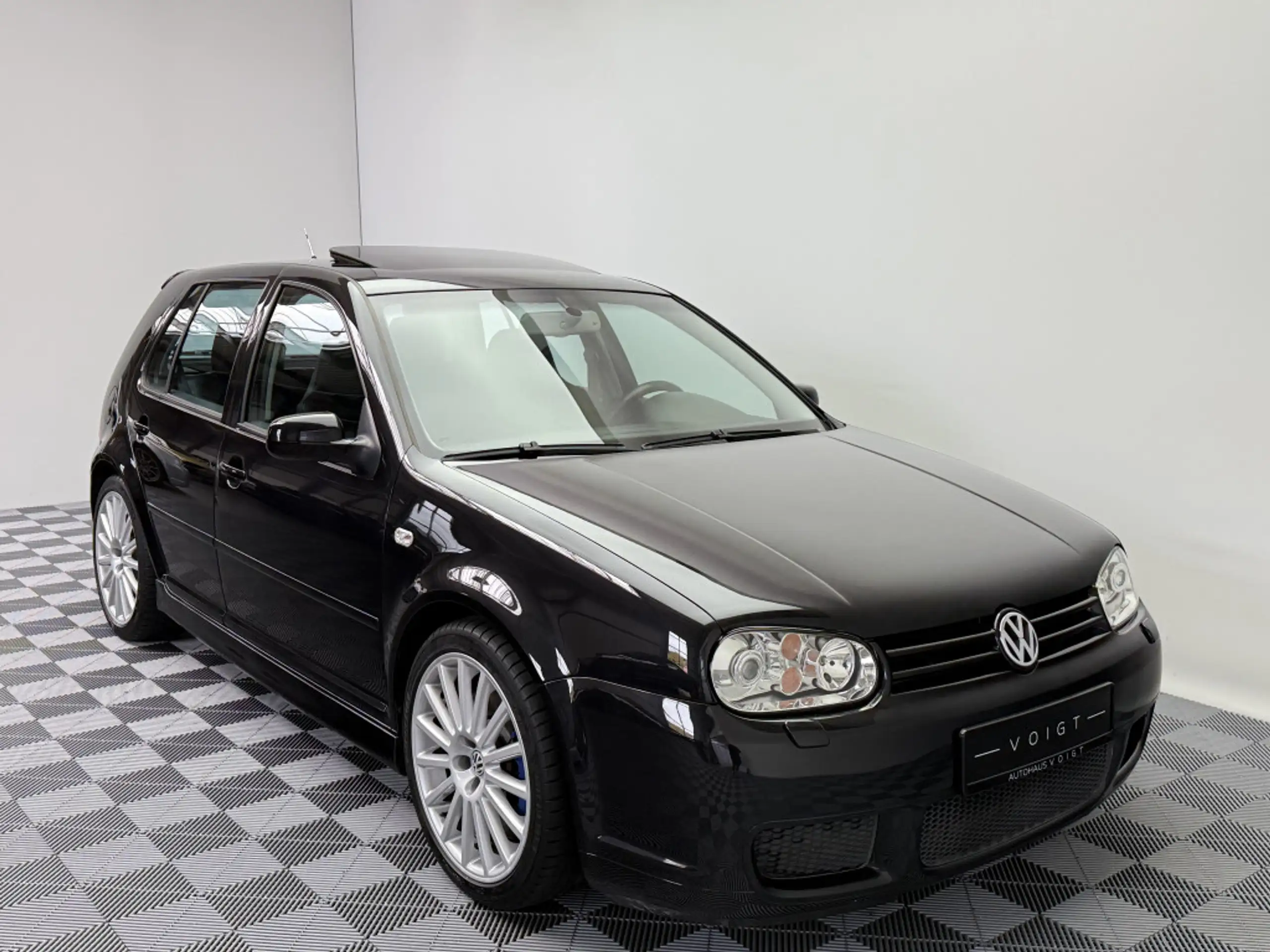 Volkswagen - Golf