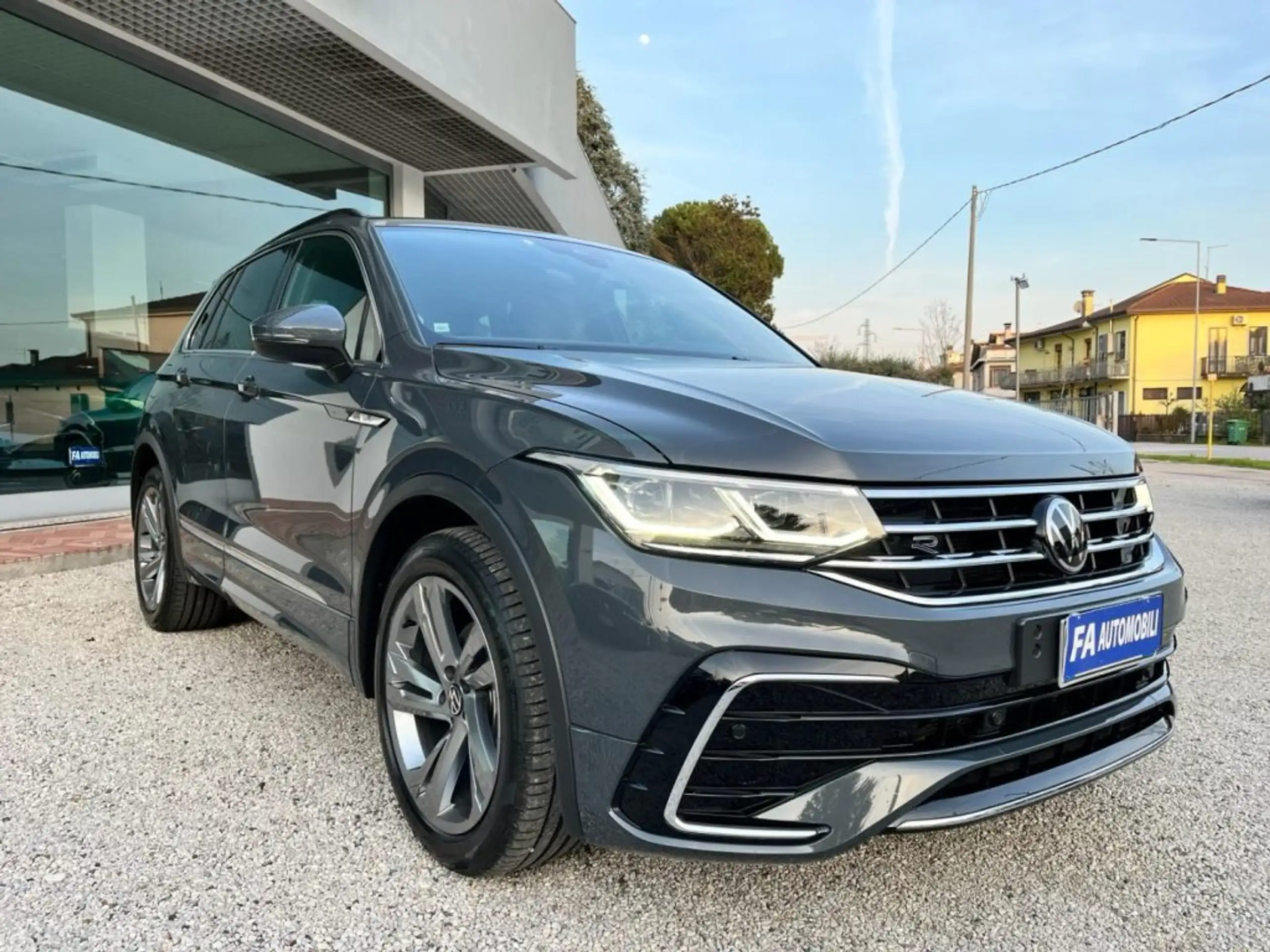 Volkswagen - Tiguan