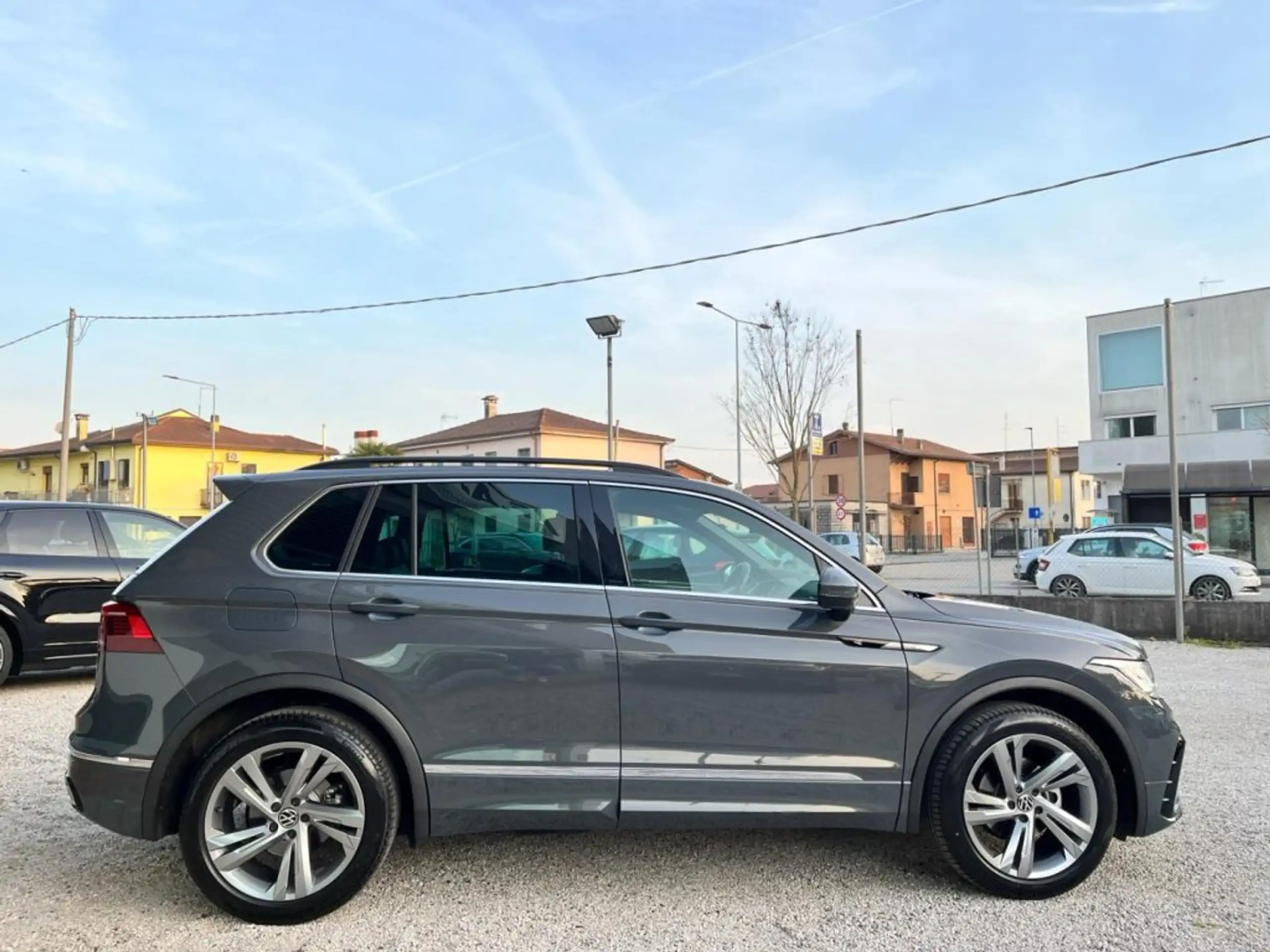 Volkswagen - Tiguan