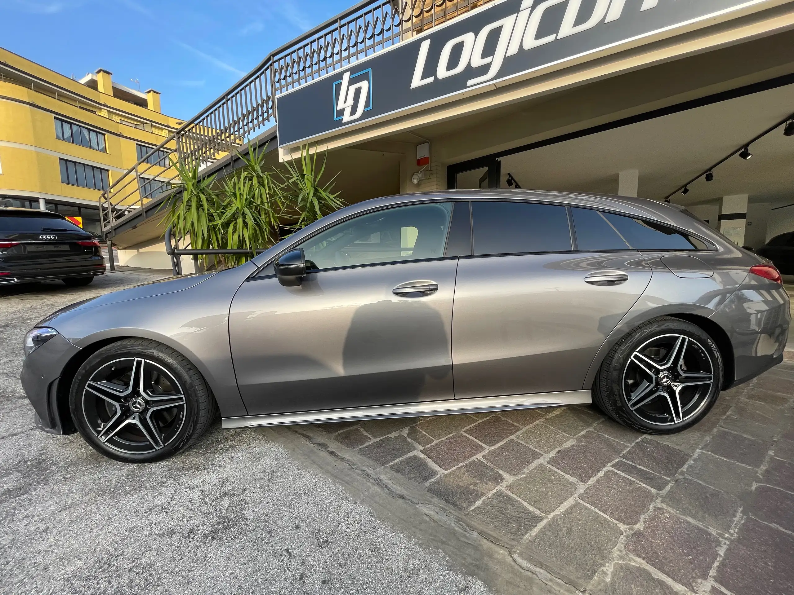 Mercedes-Benz - CLA 200