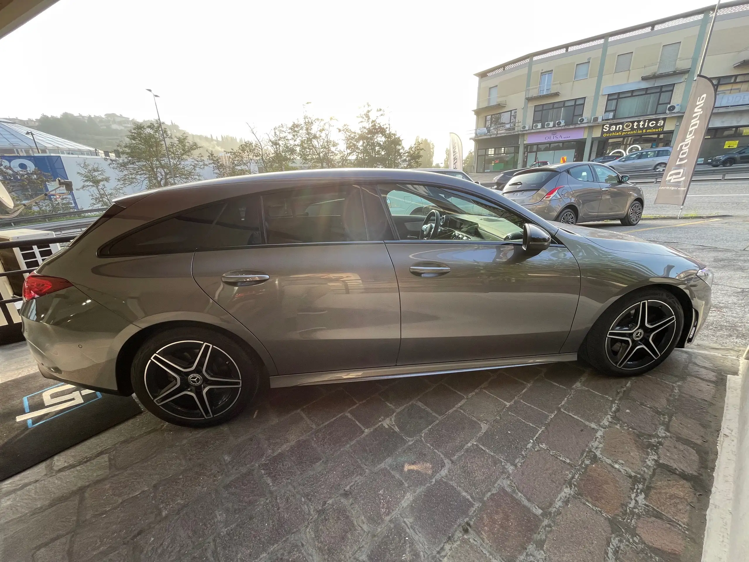 Mercedes-Benz - CLA 200