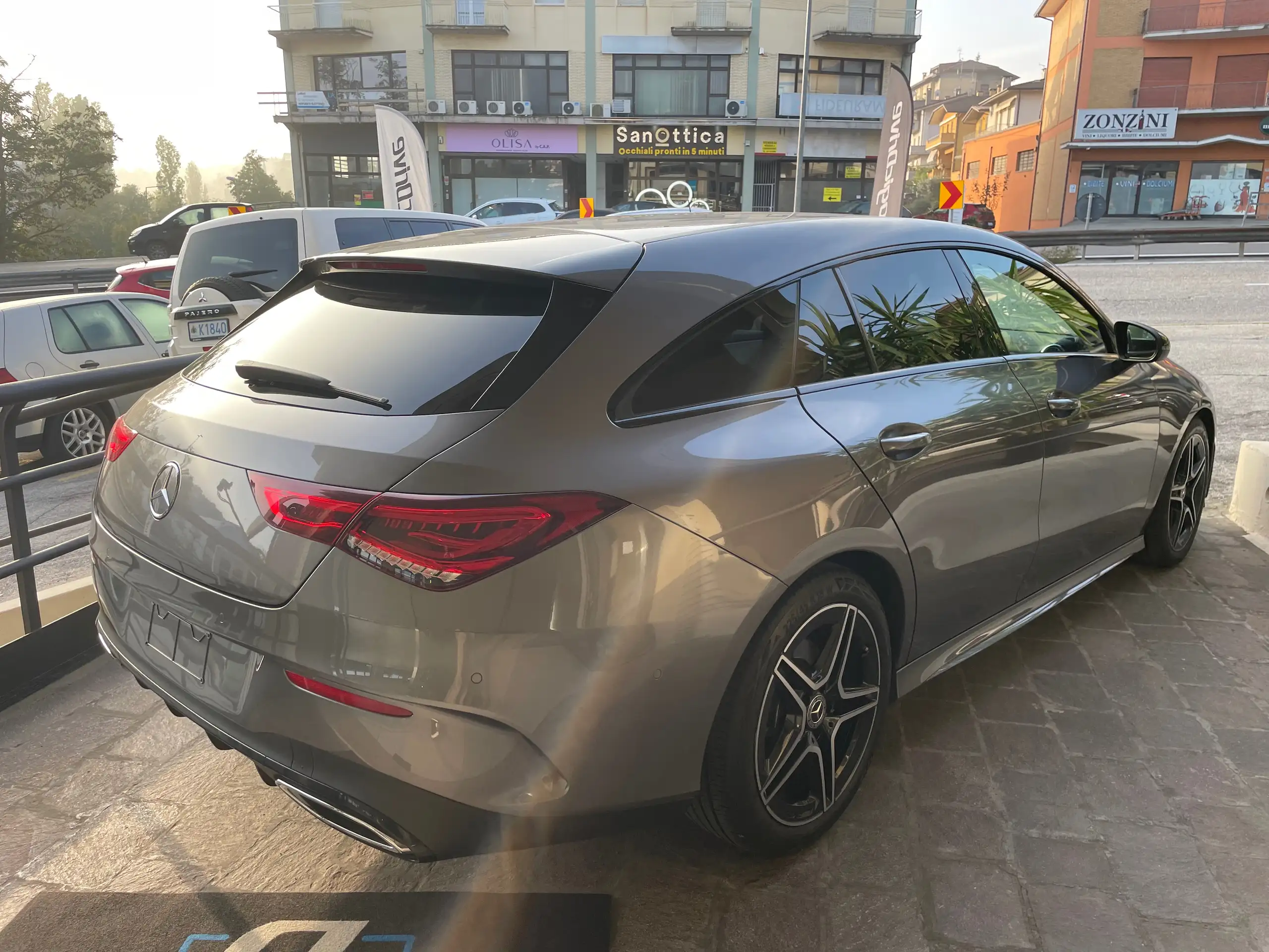 Mercedes-Benz - CLA 200