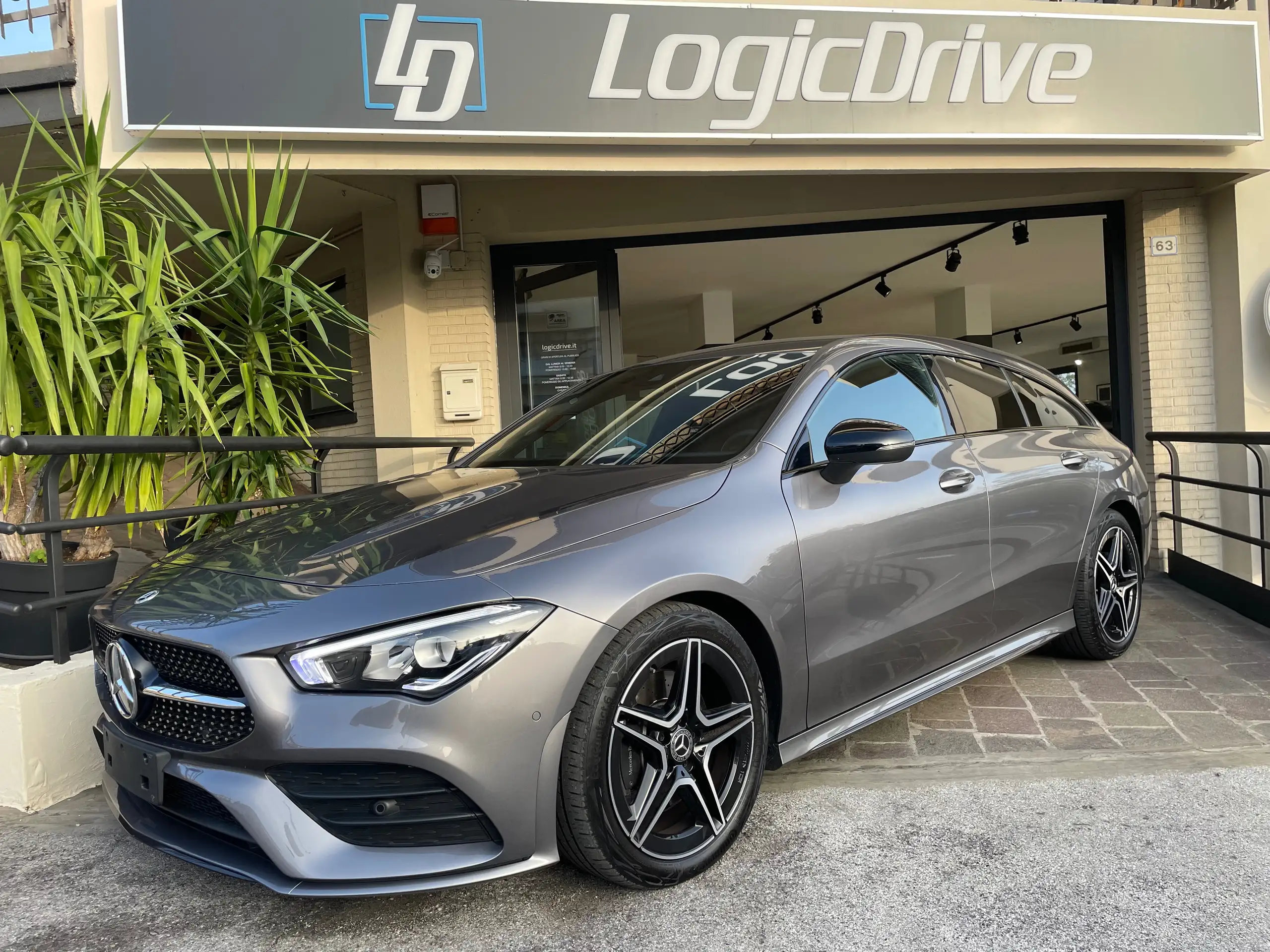 Mercedes-Benz - CLA 200