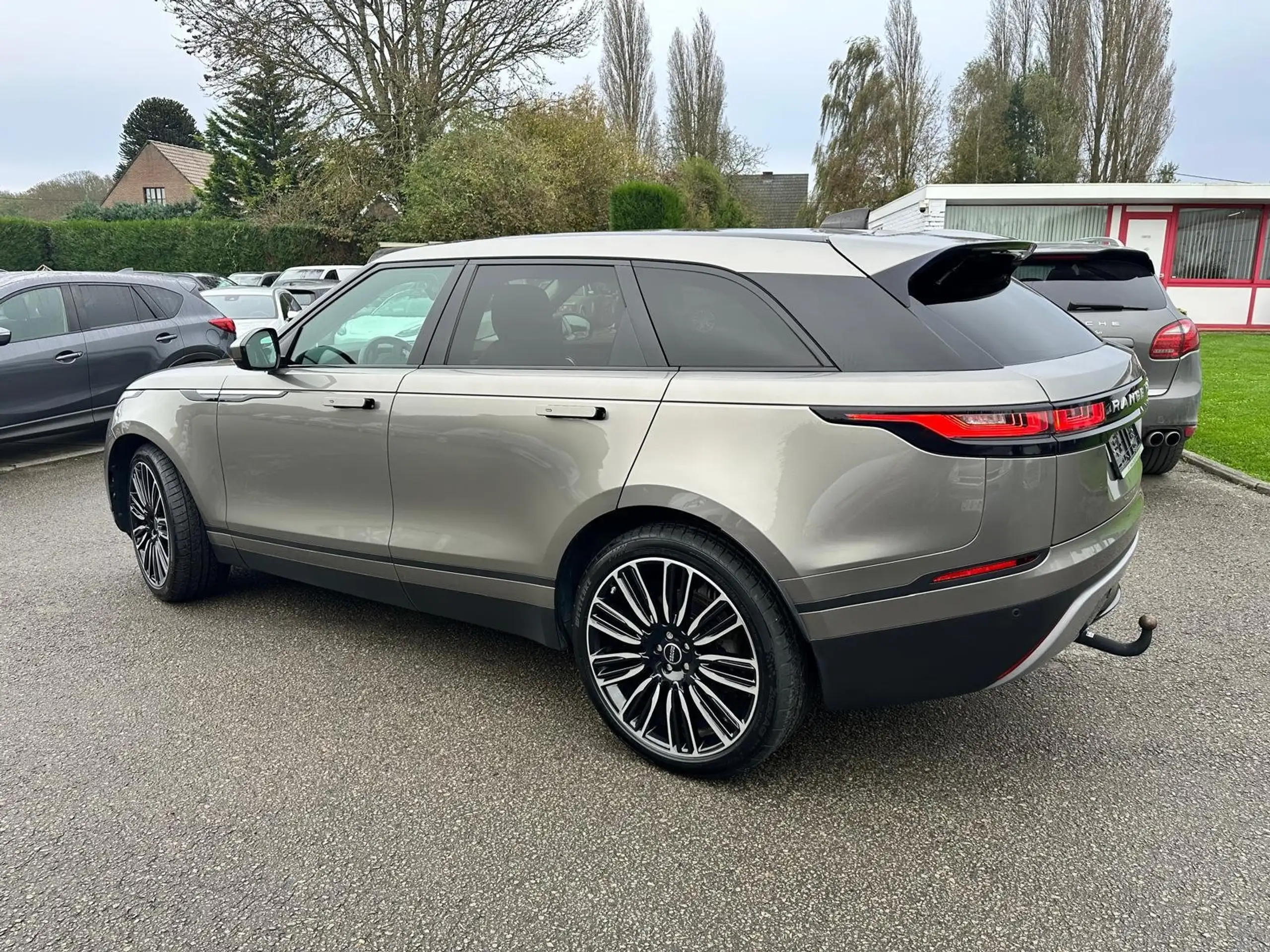 Land Rover - Range Rover Velar