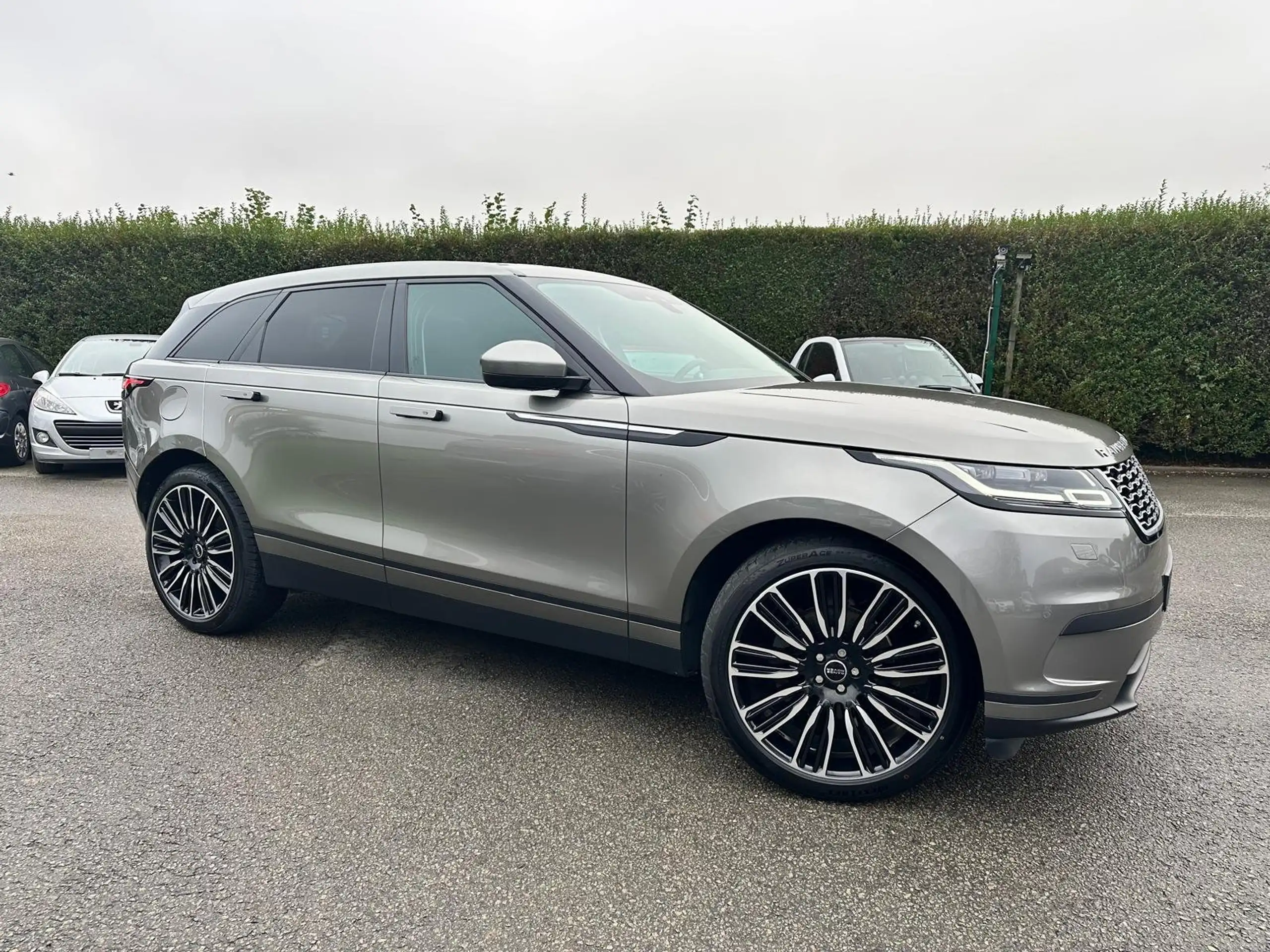 Land Rover - Range Rover Velar