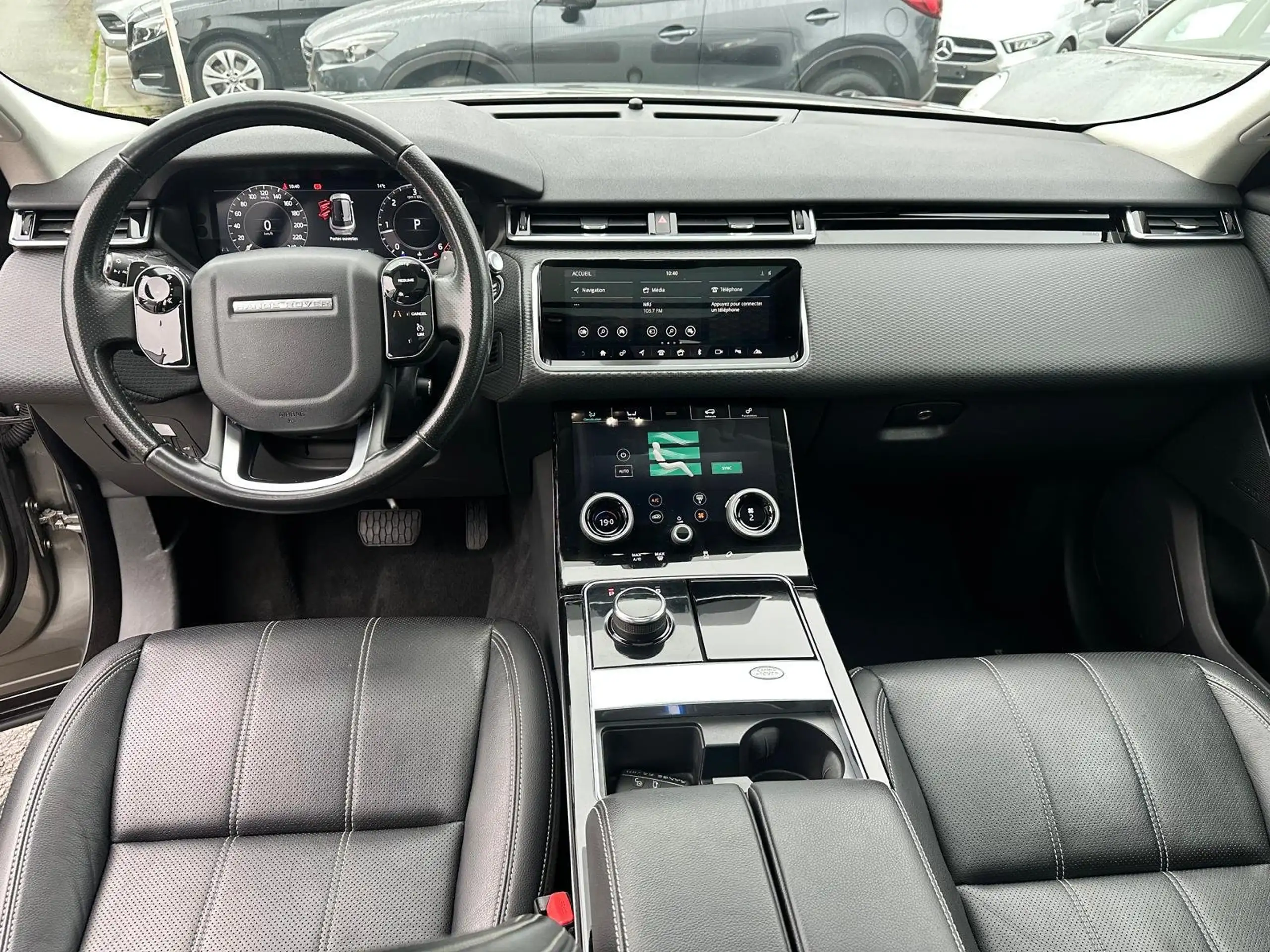 Land Rover - Range Rover Velar